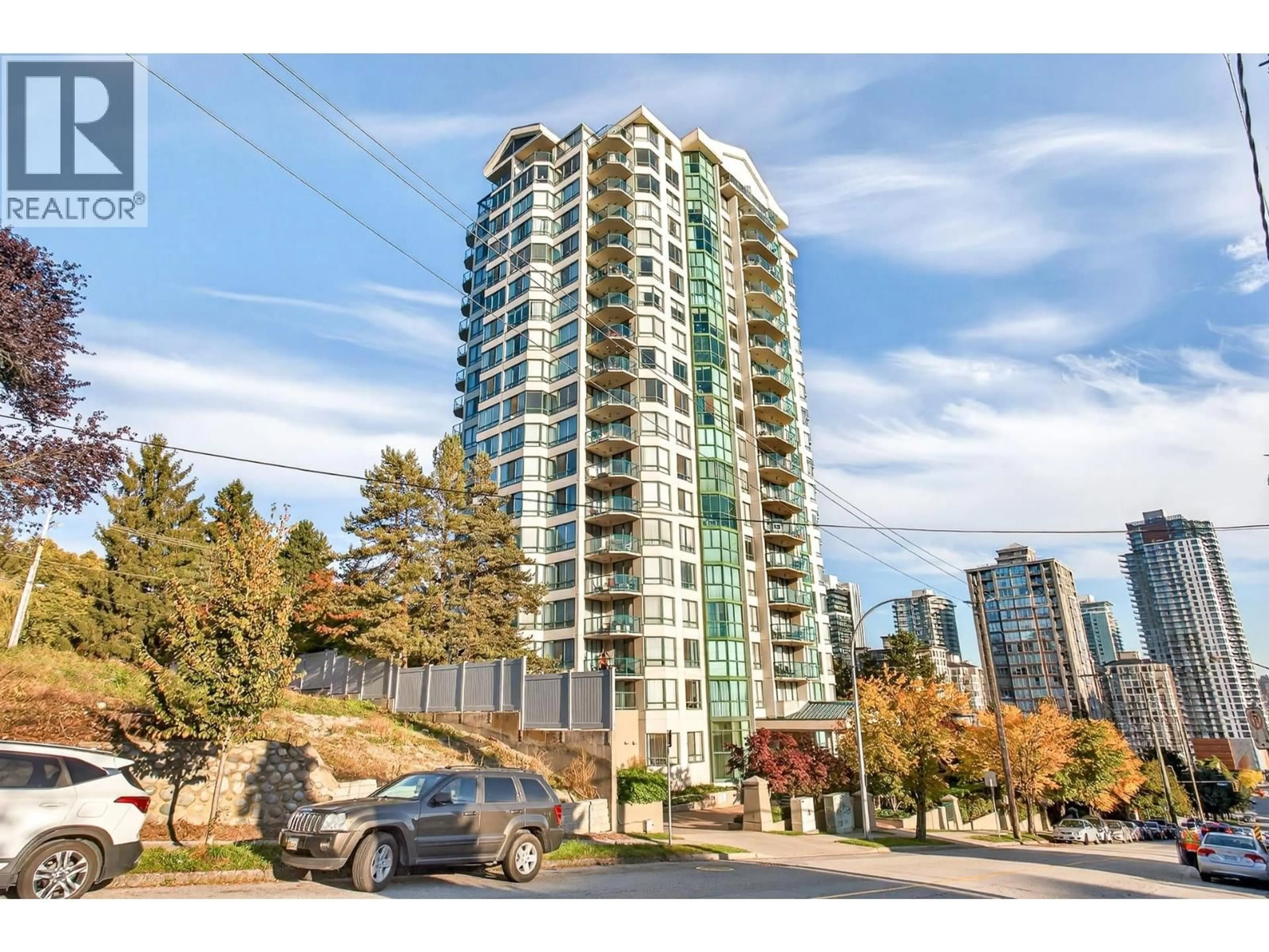A pic from outside/outdoor area/front of a property/back of a property/a pic from drone, street for 706 - 121 TENTH STREET STREET, New Westminster British Columbia V3M3X7