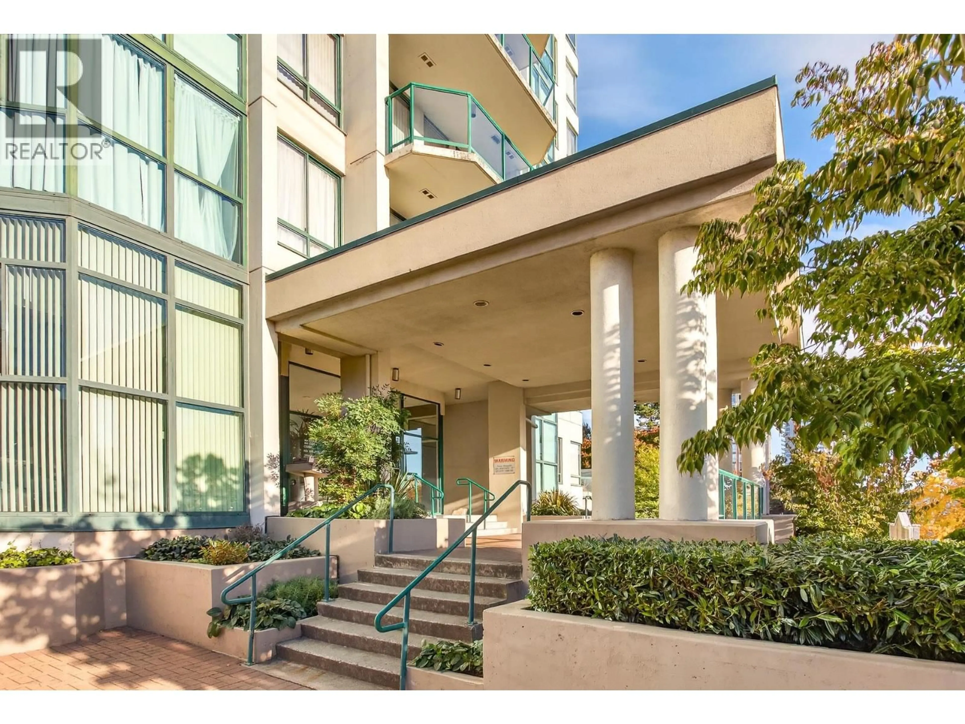 Indoor foyer for 706 - 121 TENTH STREET STREET, New Westminster British Columbia V3M3X7