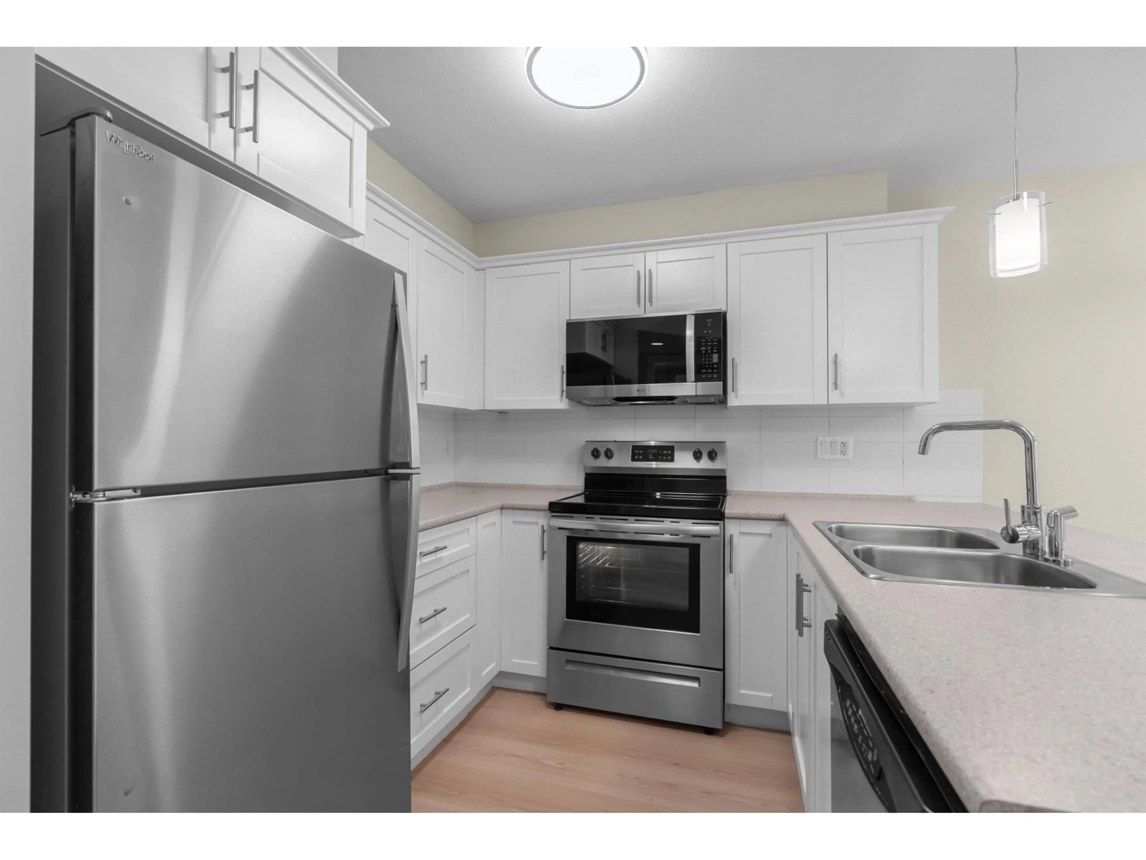 Standard kitchen, unknown for 202 - 46150 BOLE AVENUE, Chilliwack British Columbia V2P0B7