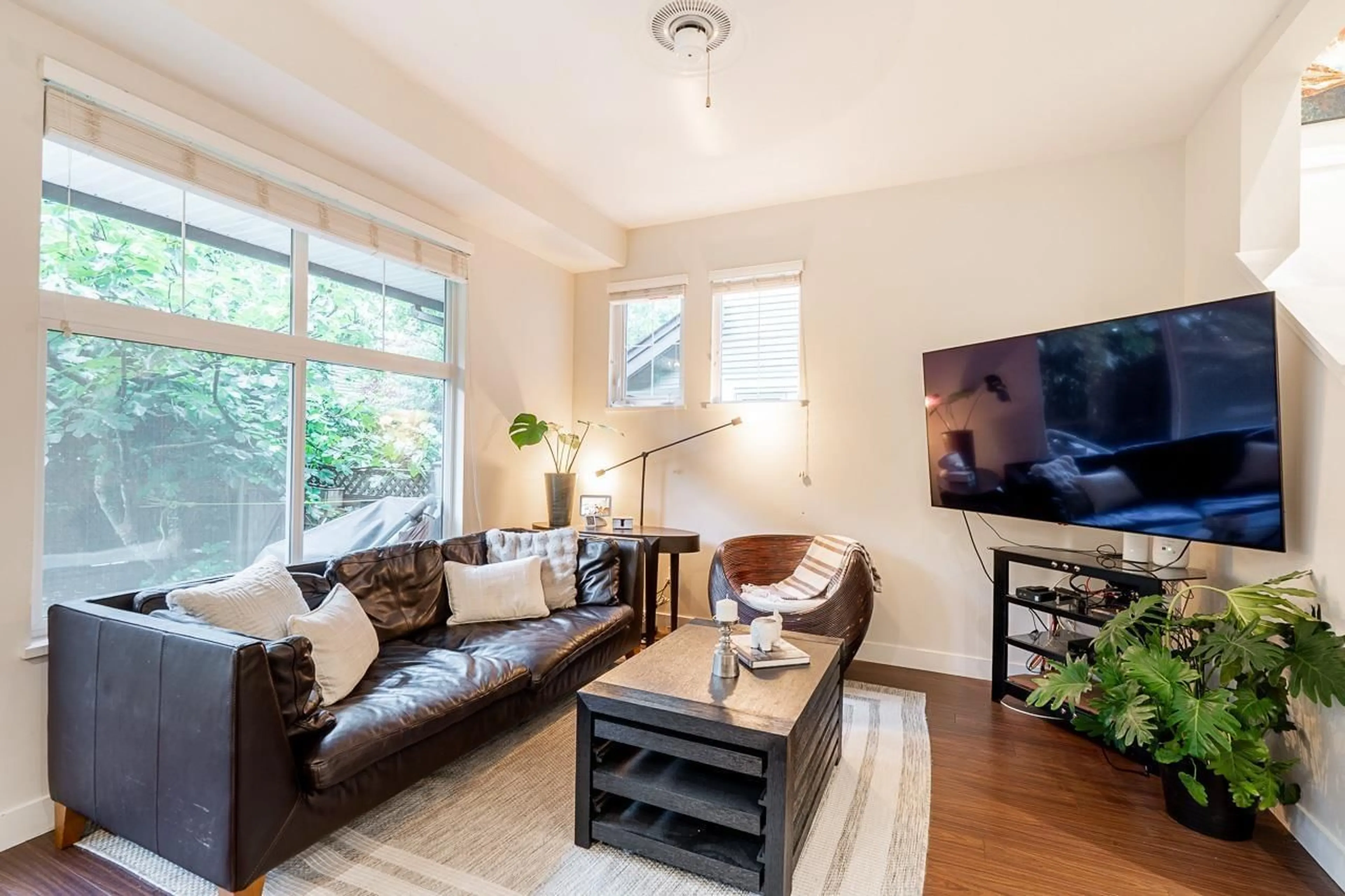 Living room with furniture, wood/laminate floor for 9 - 18199 70, Surrey British Columbia V3S2N9