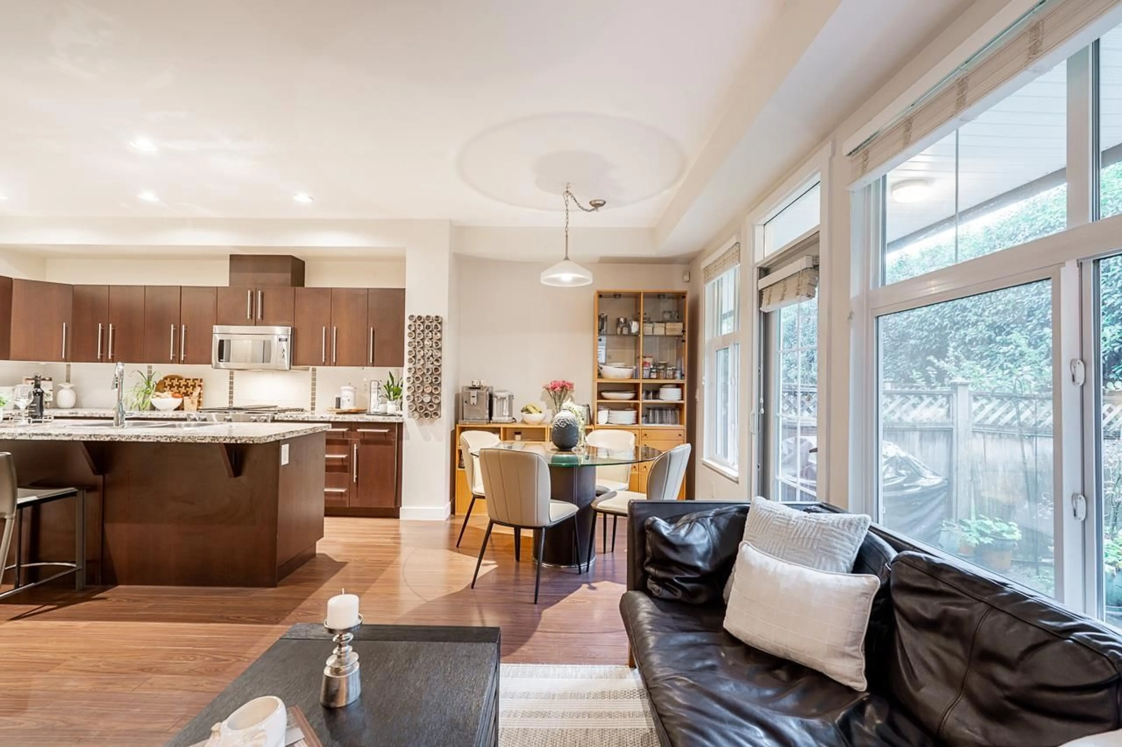 Open concept kitchen, wood/laminate floor for 9 - 18199 70, Surrey British Columbia V3S2N9