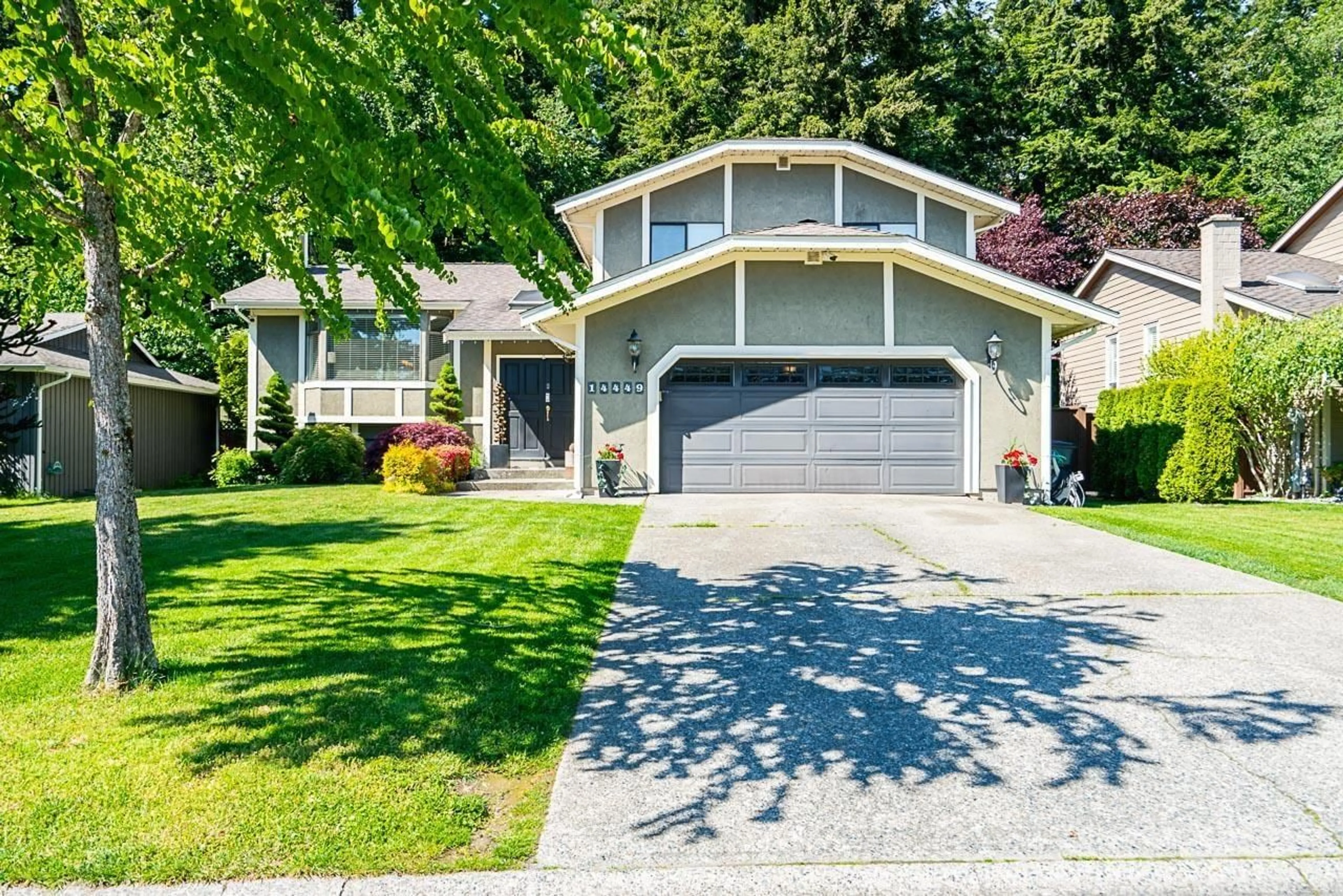 Home with vinyl exterior material, street for 14449 19A, Surrey British Columbia V4A6X3