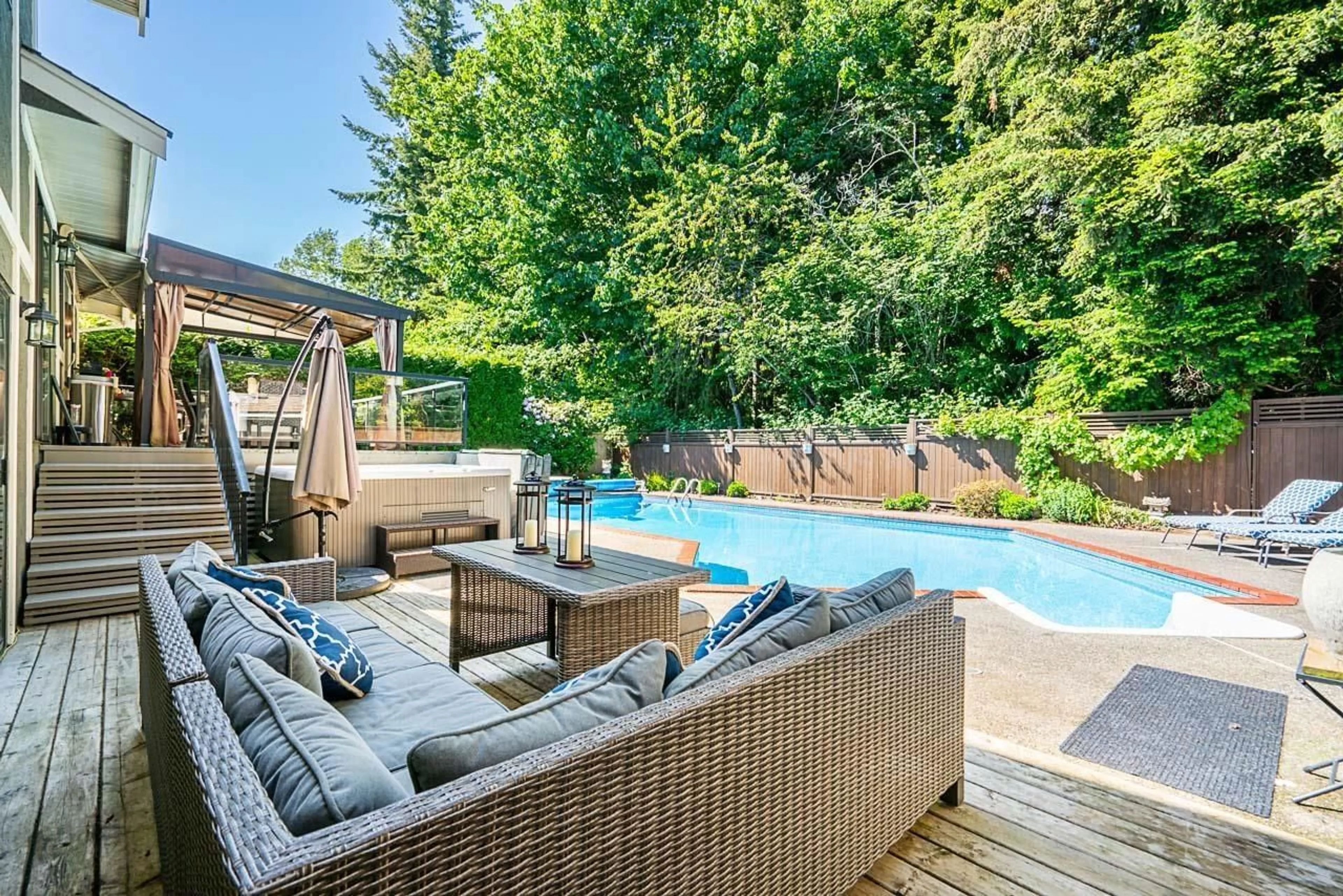 Patio, water/lake/river/ocean view for 14449 19A, Surrey British Columbia V4A6X3