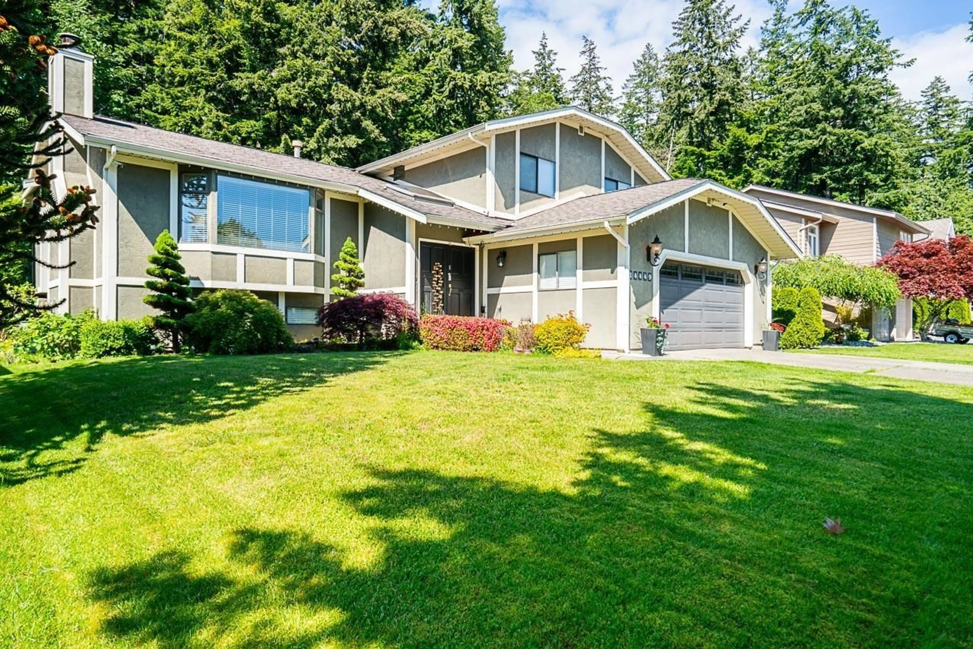 Home with vinyl exterior material, unknown for 14449 19A, Surrey British Columbia V4A6X3