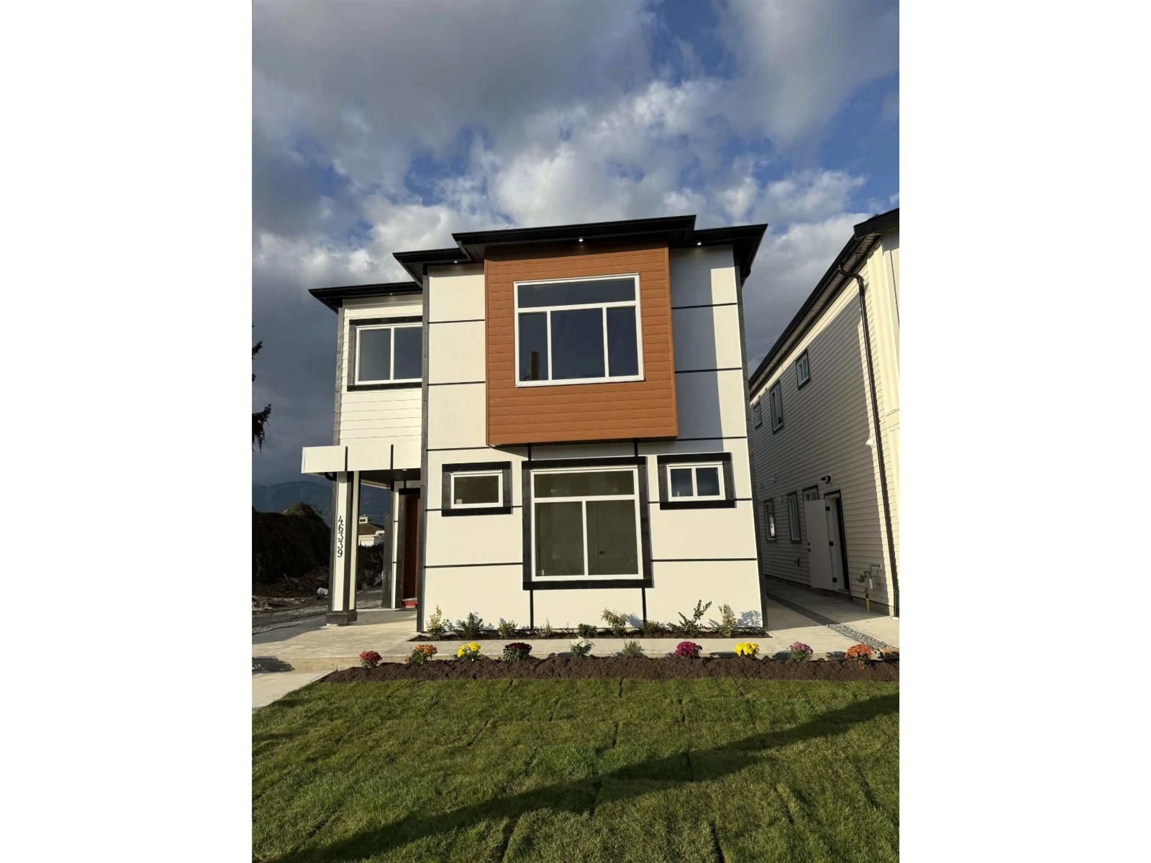Home with vinyl exterior material, building for 46339 MAPLE AVENUE, Chilliwack British Columbia V2P2J5