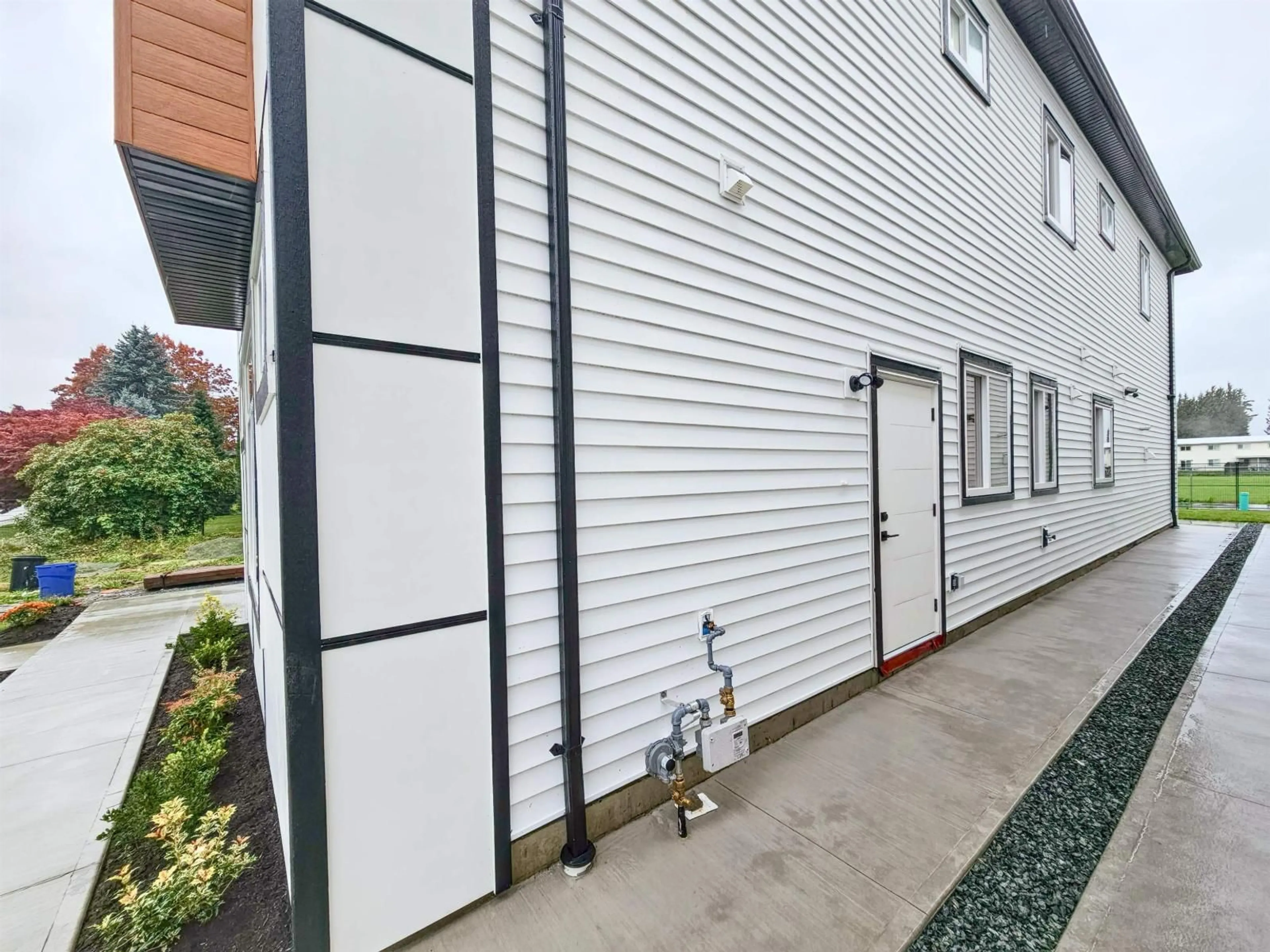A pic from outside/outdoor area/front of a property/back of a property/a pic from drone, building for 46339 MAPLE AVENUE, Chilliwack British Columbia V2P2J5