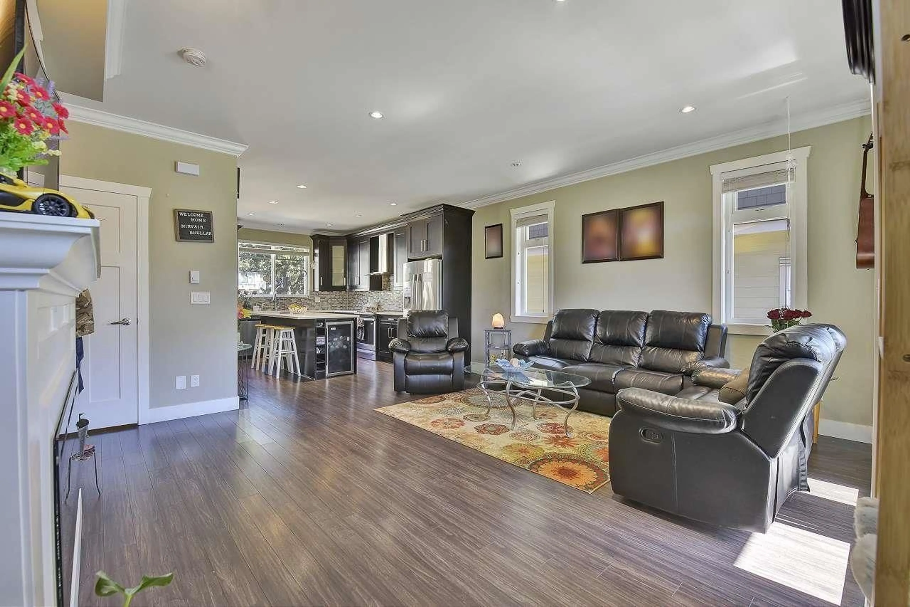 Living room with furniture, wood/laminate floor for 6 - 14285 64, Surrey British Columbia V3W1Z2