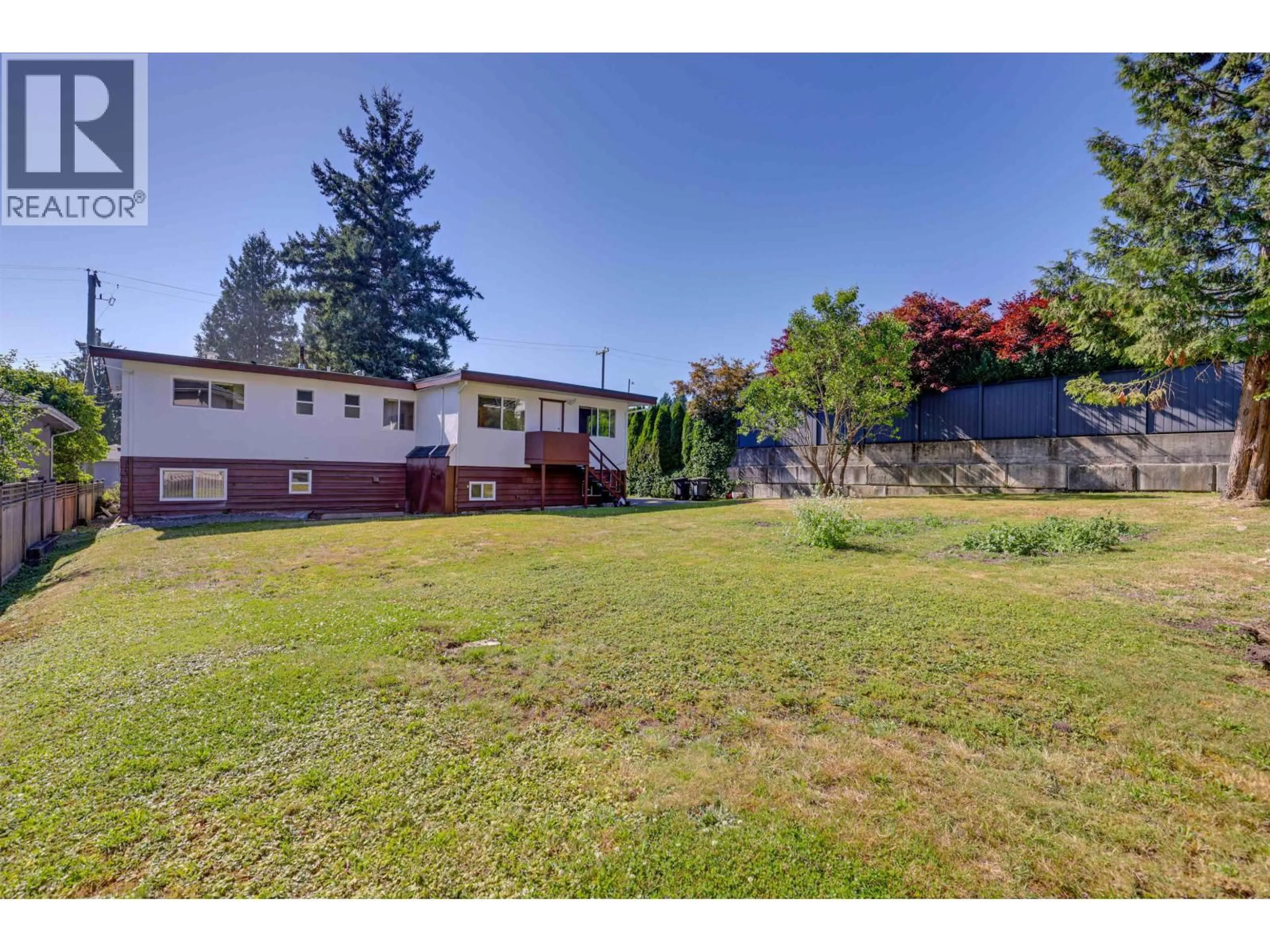 A pic from outside/outdoor area/front of a property/back of a property/a pic from drone, unknown for 860 HOWARD AVENUE, Burnaby British Columbia V5B3R6