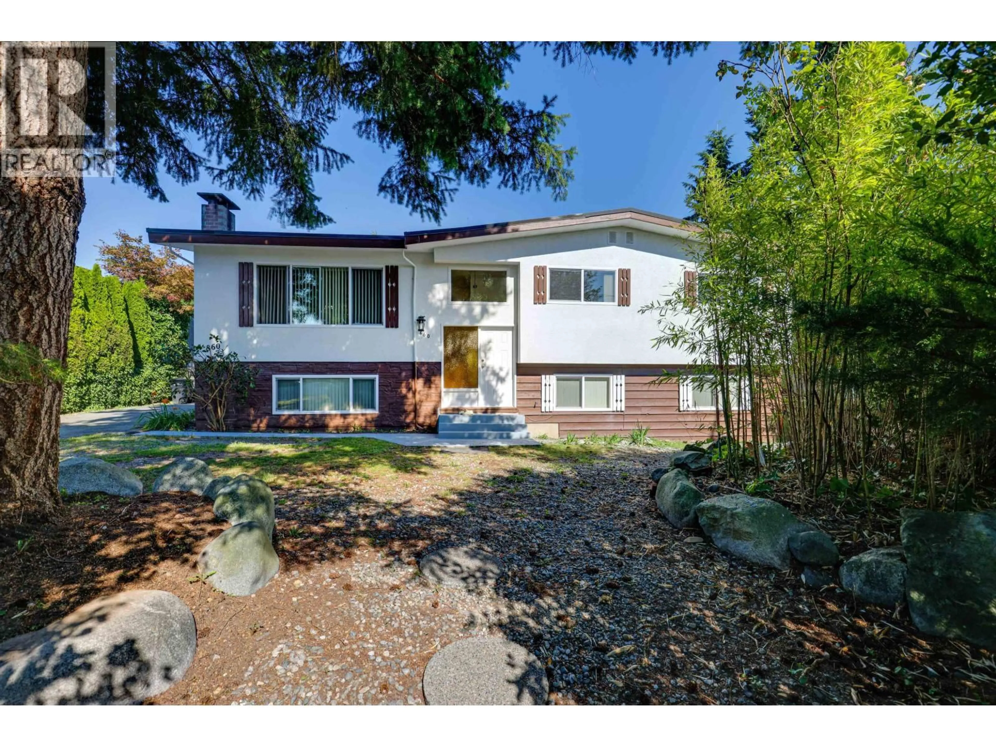 Home with vinyl exterior material, street for 860 HOWARD AVENUE, Burnaby British Columbia V5B3R6
