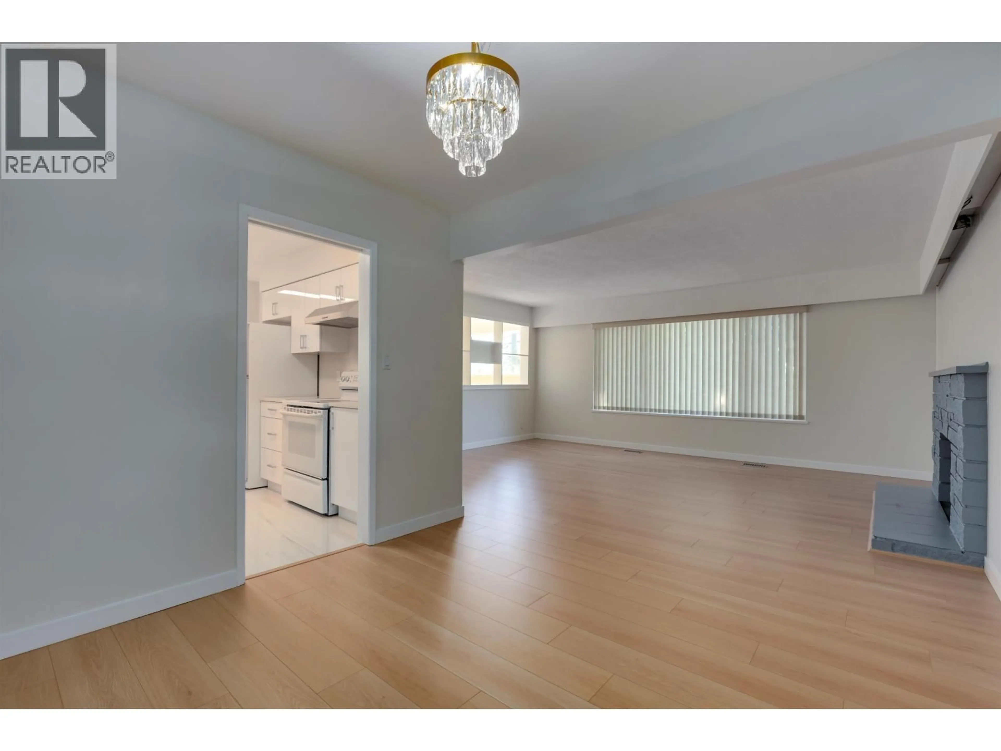 A pic of a room for 860 HOWARD AVENUE, Burnaby British Columbia V5B3R6