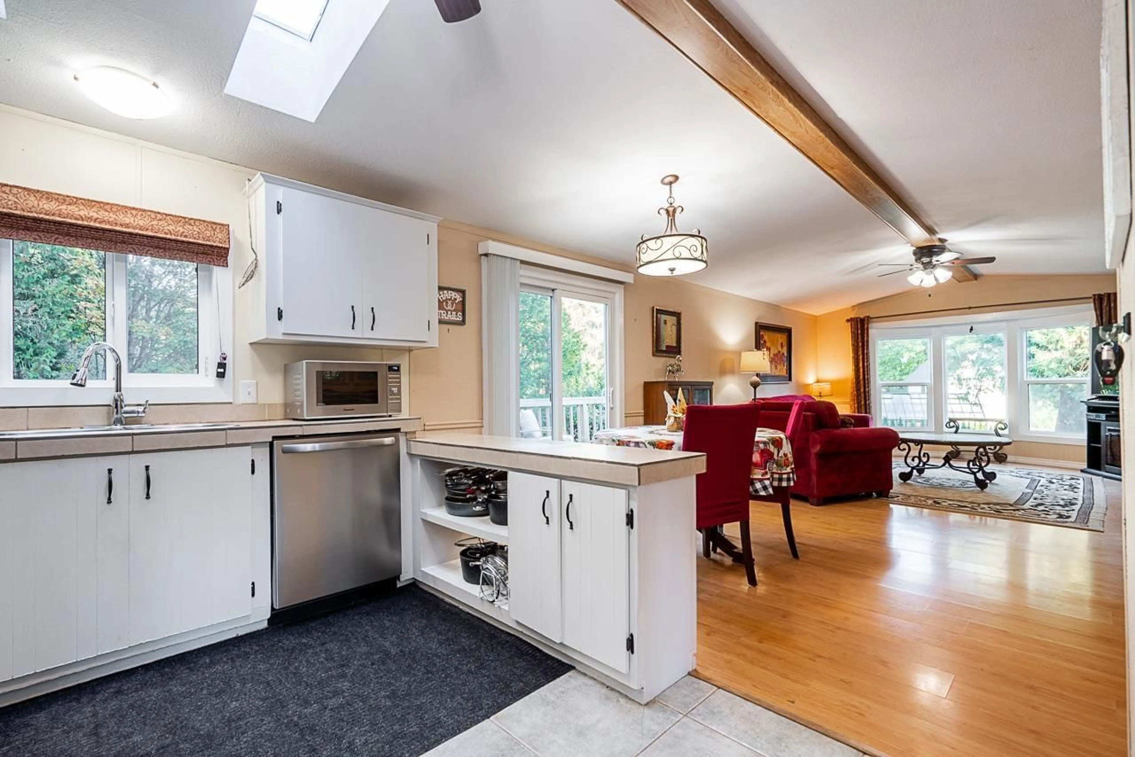 Open concept kitchen, unknown for 43699 OHMAN, Mission British Columbia V0M1N0