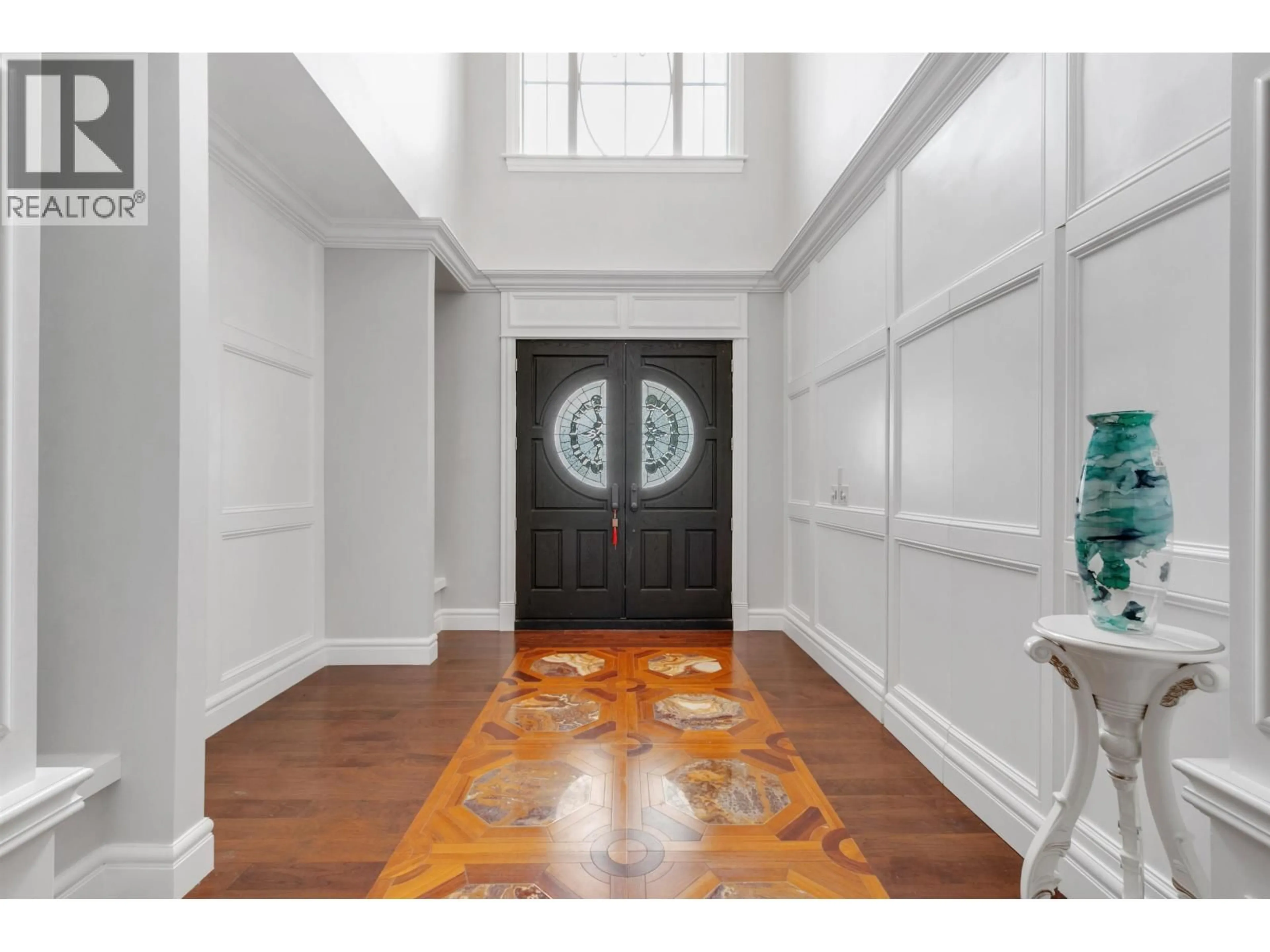 Indoor entryway for 735 ST. ANDREWS ROAD, West Vancouver British Columbia V7S1V5