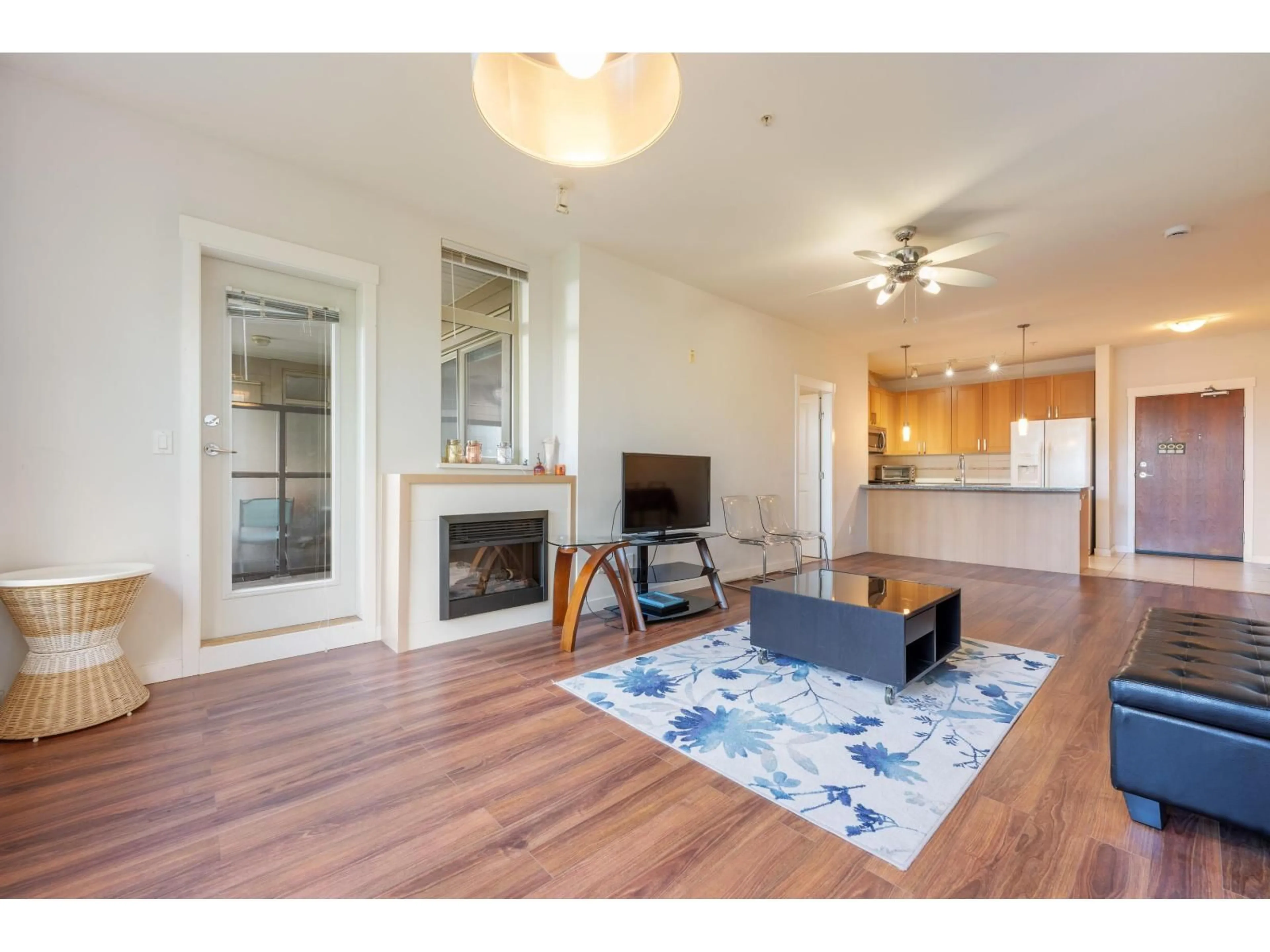 Living room with furniture, wood/laminate floor for 311 - 15918 26, Surrey British Columbia V3Z5K3