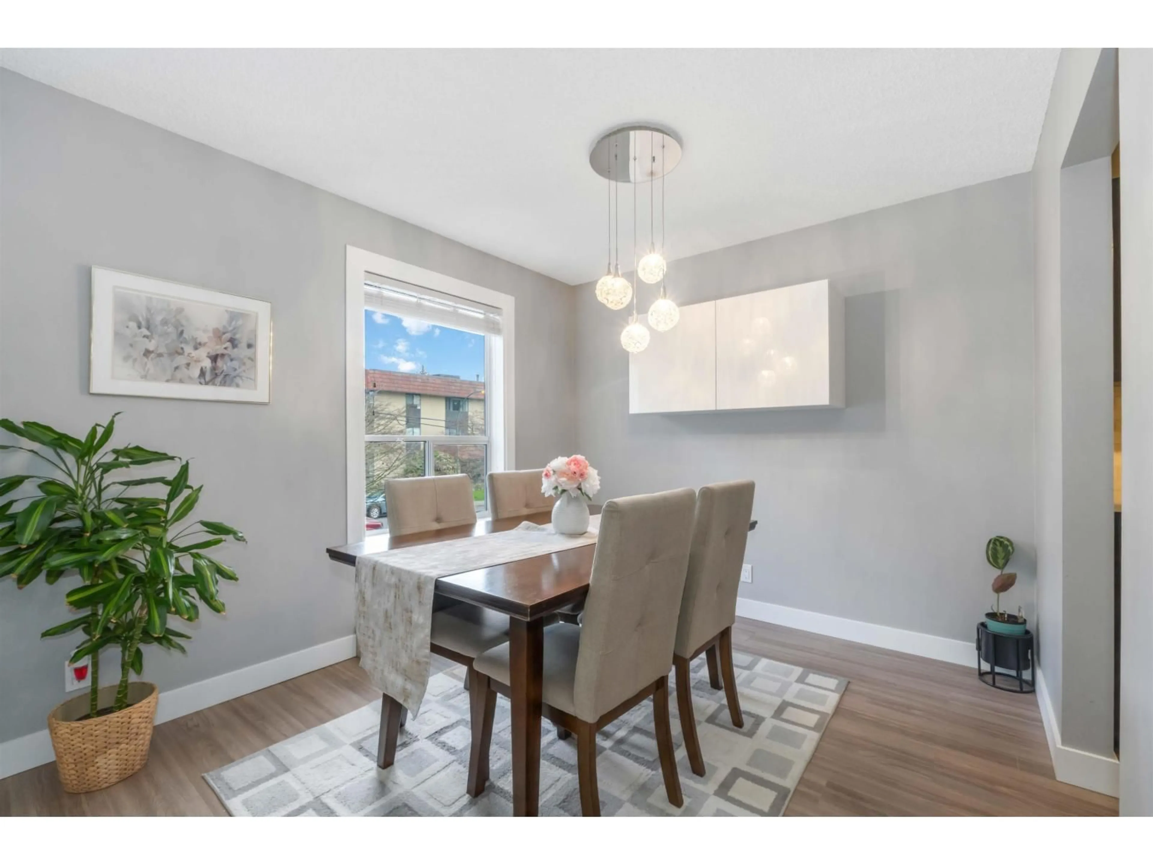 Dining room, wood/laminate floor for 205 - 1473 BLACKWOOD, White Rock British Columbia V4B3V6