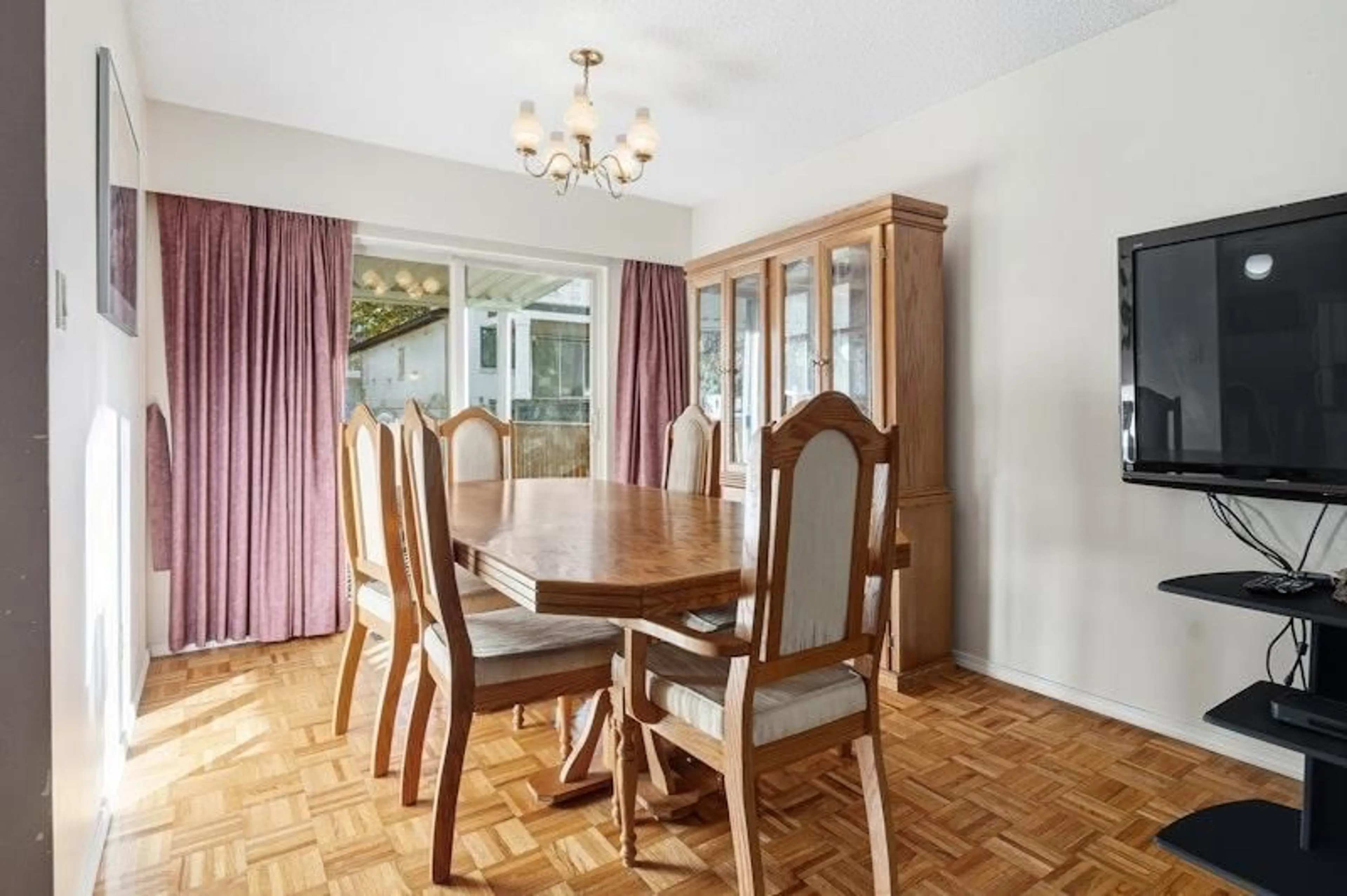 Dining room, wood/laminate floor for 13318 SUTTON, Surrey British Columbia V3V6P8