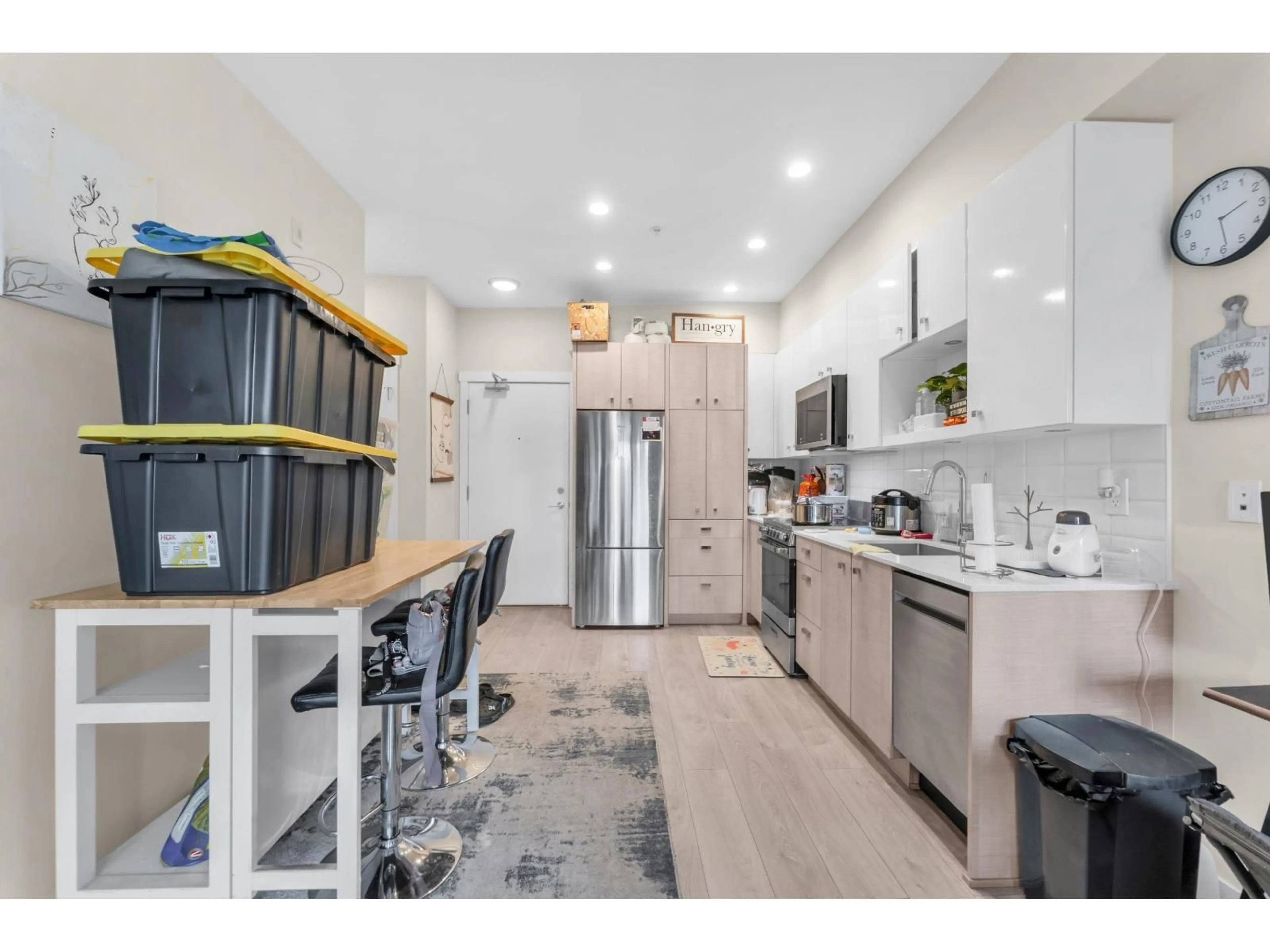 Open concept kitchen, unknown for 516 - 10838 WHALLEY, Surrey British Columbia V3R0G8