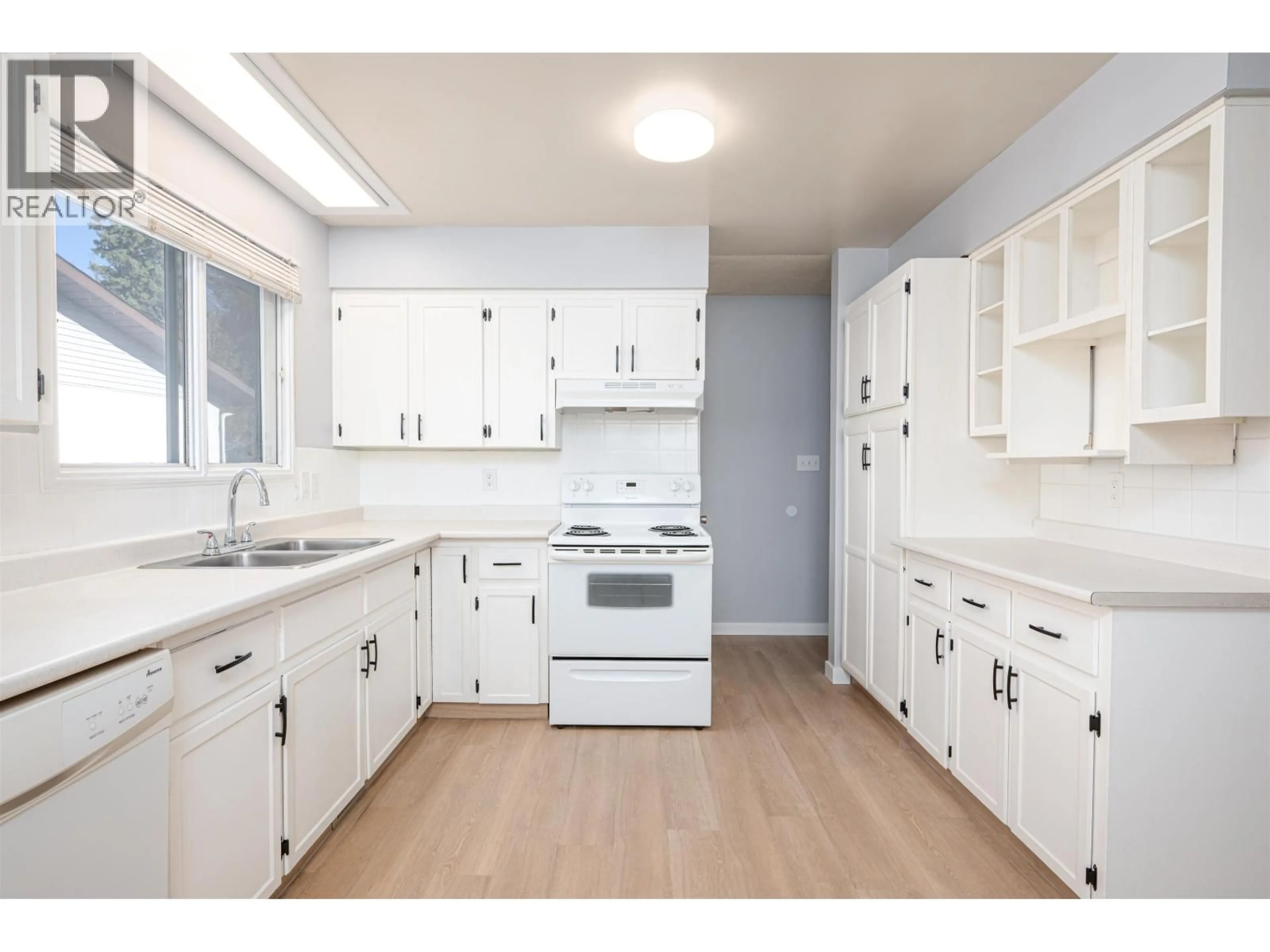 Standard kitchen, unknown for 7816 LOYOLA DRIVE, Prince George British Columbia V2N3V1
