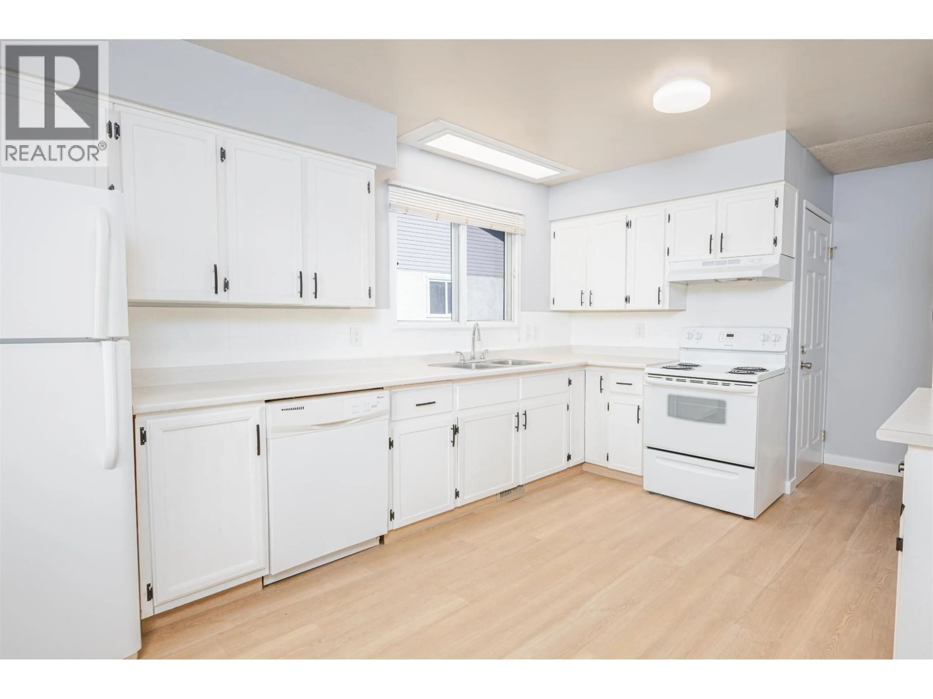 Standard kitchen, unknown for 7816 LOYOLA DRIVE, Prince George British Columbia V2N3V1