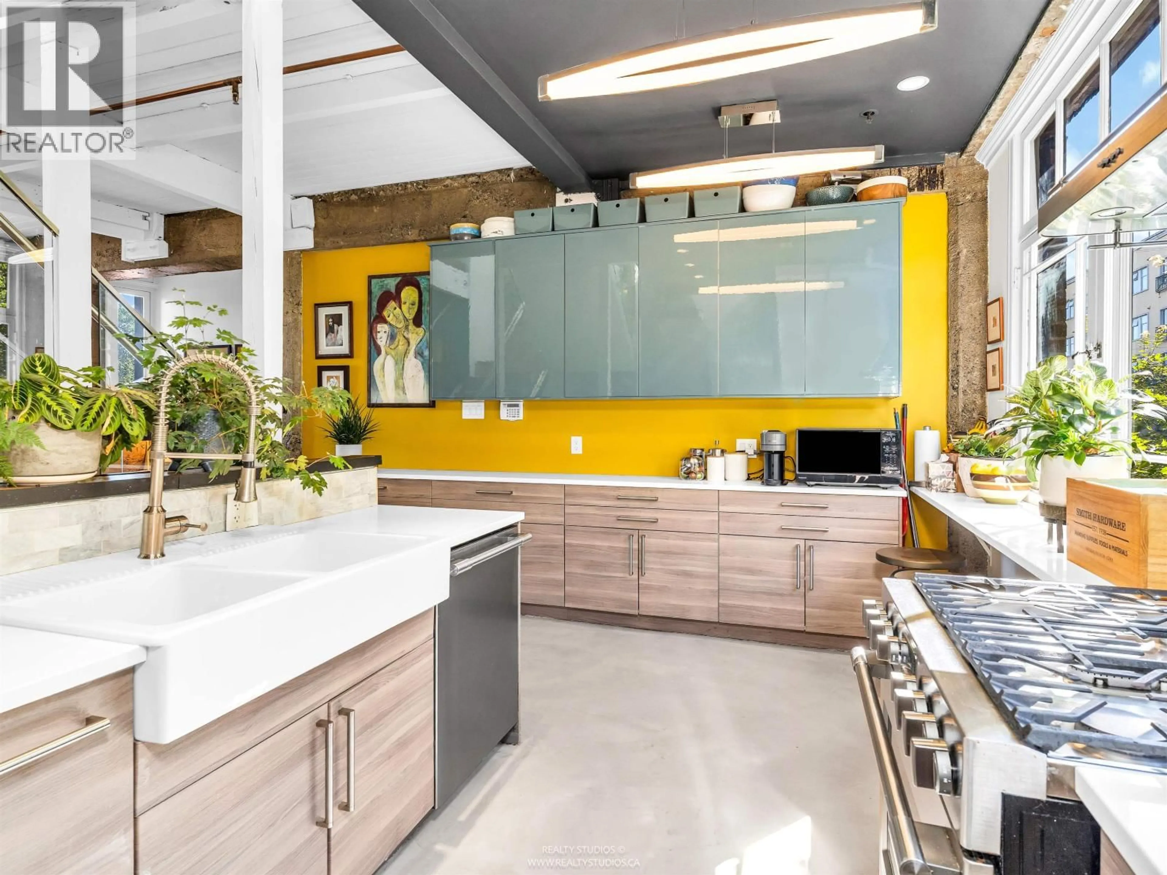 Contemporary kitchen, unknown for 83 ALEXANDER STREET, Vancouver British Columbia V6A1B2