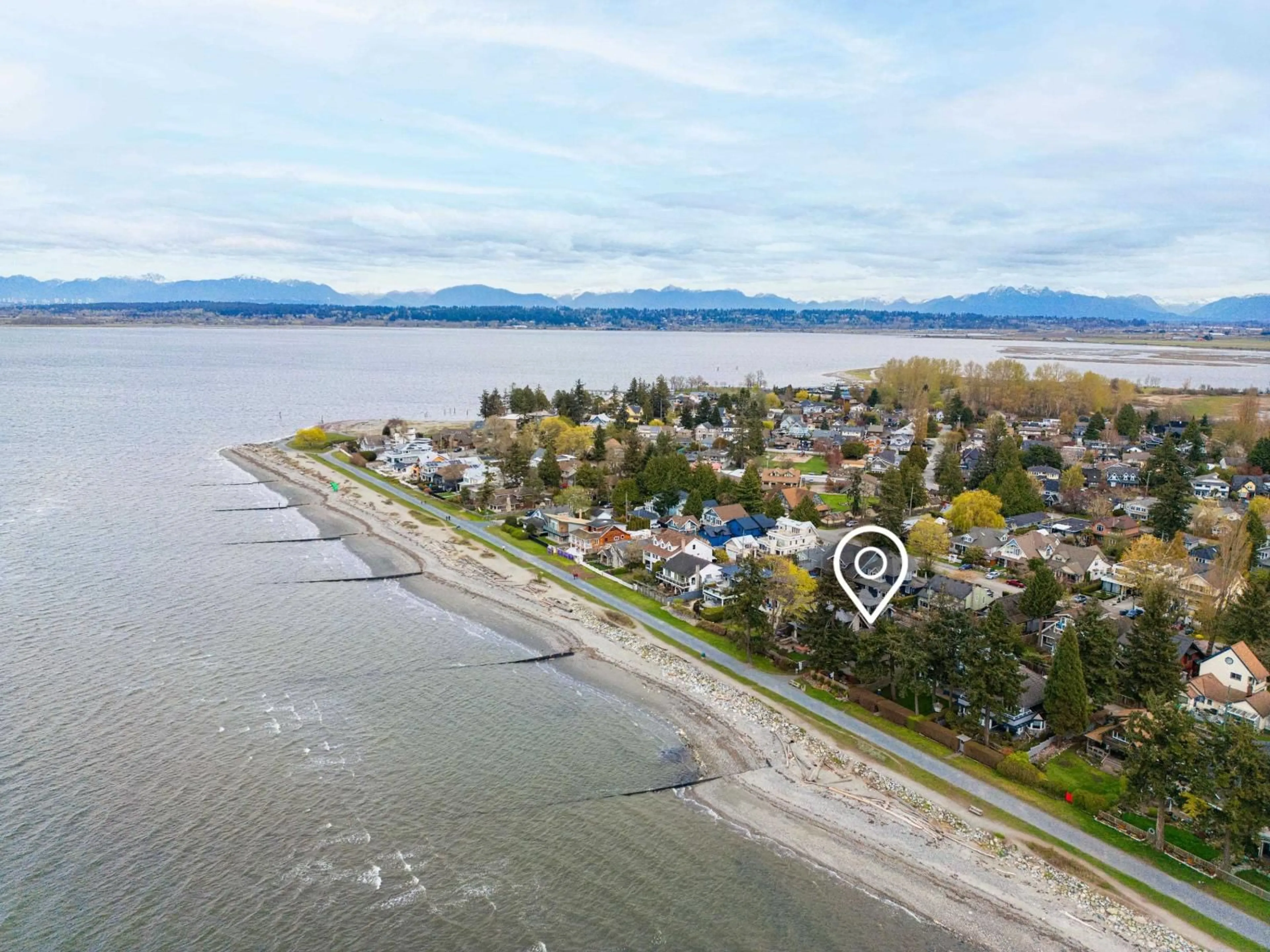 A pic from outside/outdoor area/front of a property/back of a property/a pic from drone, water/lake/river/ocean view for 2810 O'HARA, Surrey British Columbia V4A3E4