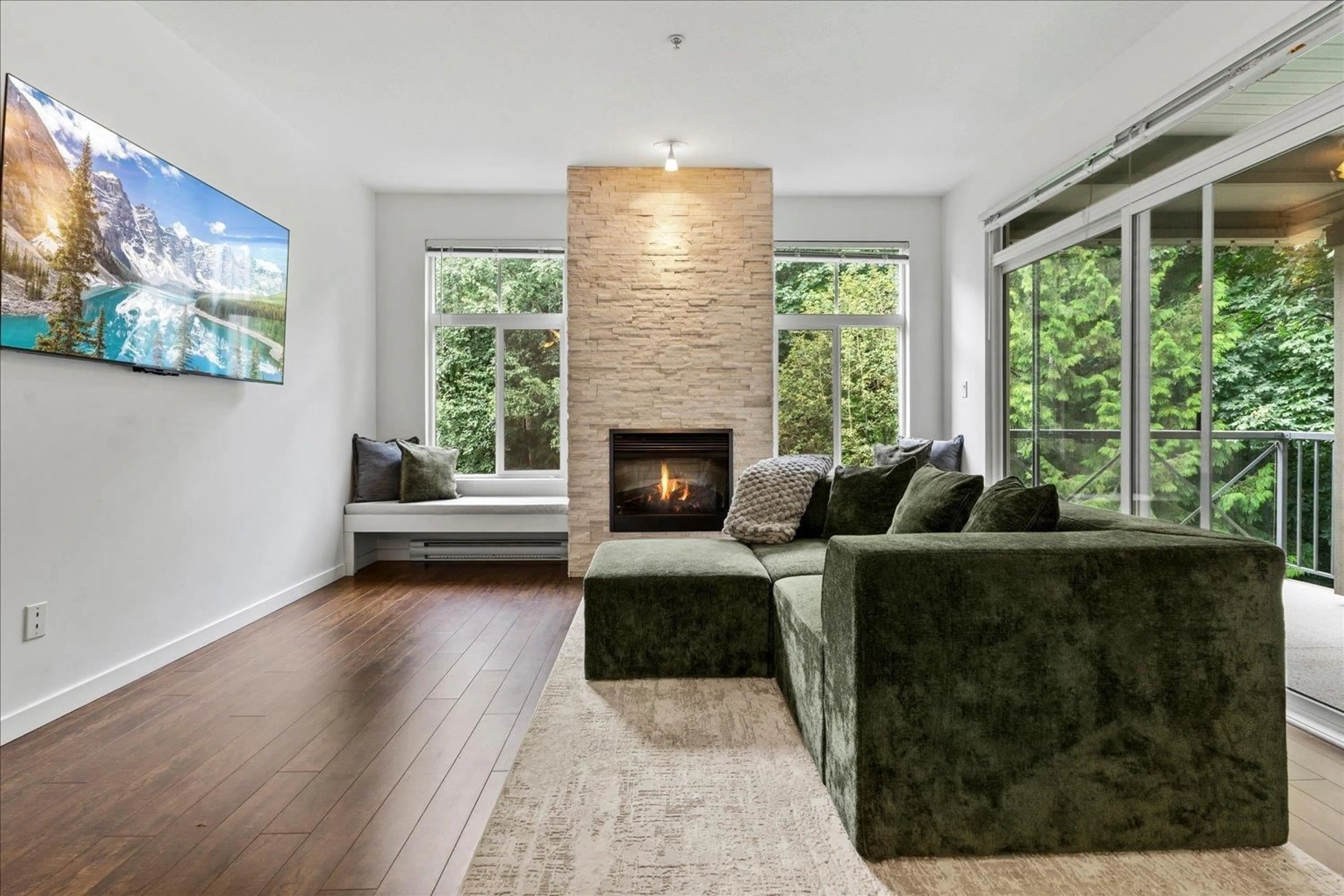 Living room with furniture, unknown for 308 - 33328 BOURQUIN EAST, Abbotsford British Columbia V2S1Y1