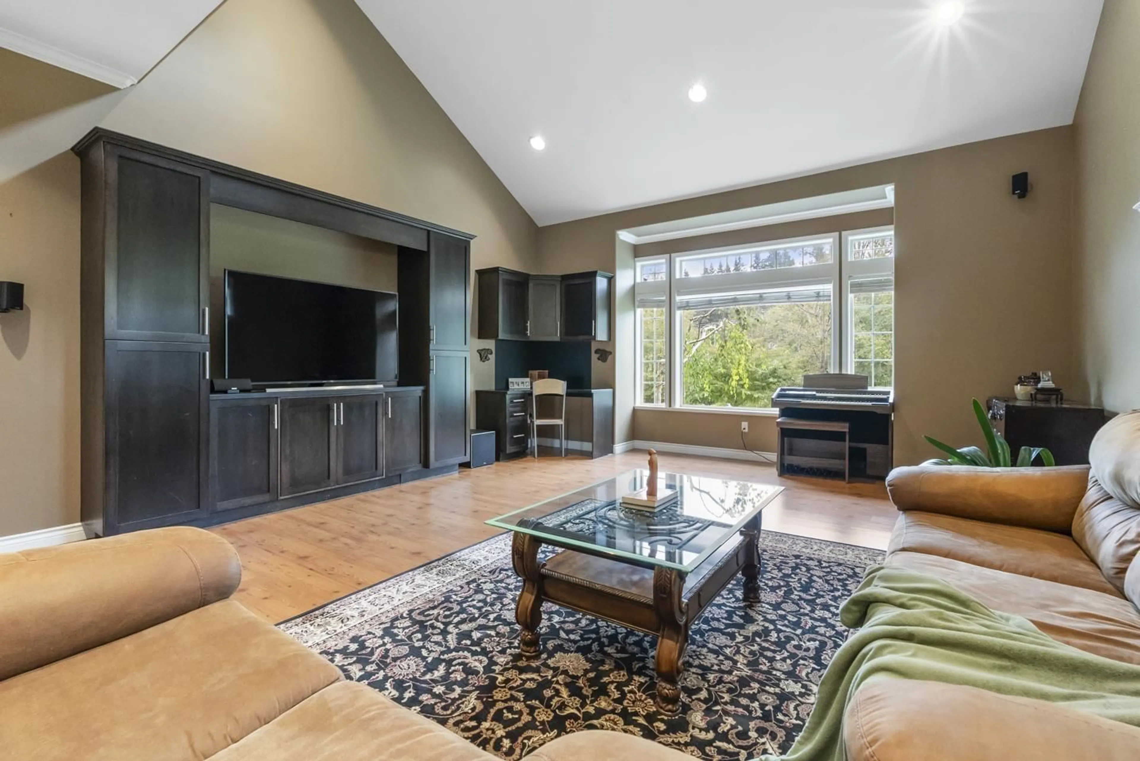 Living room with furniture, unknown for 2 - 4615 232, Langley British Columbia V2Z2S1