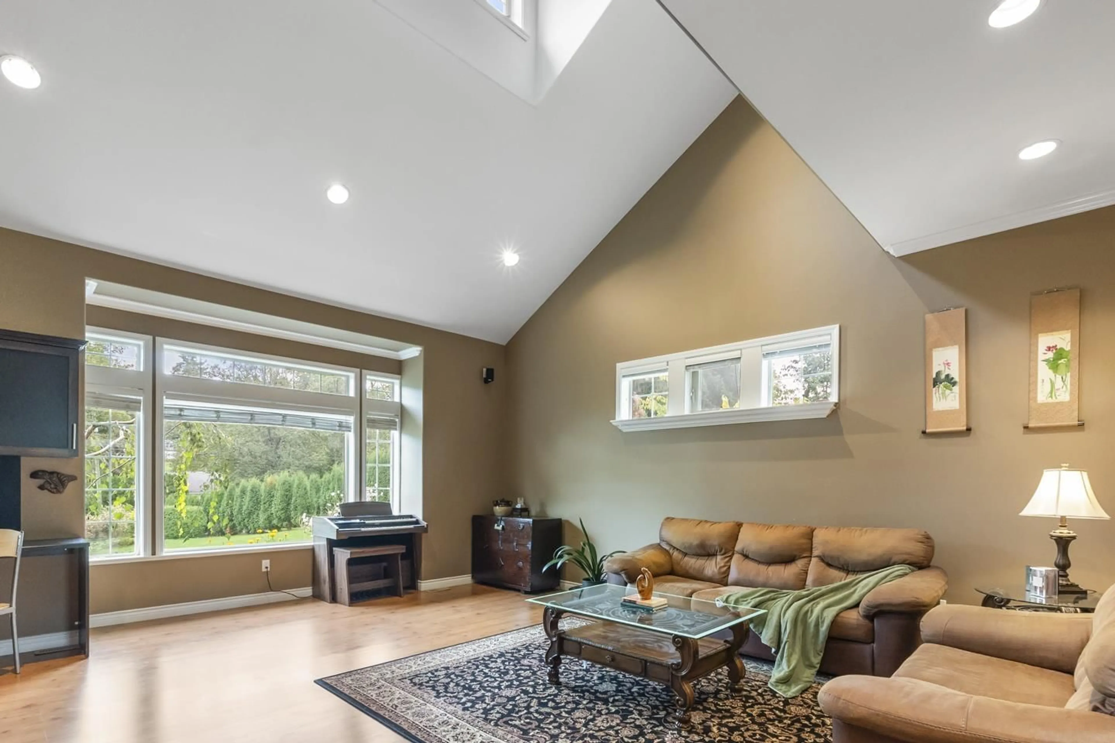 Living room with furniture, unknown for 2 - 4615 232, Langley British Columbia V2Z2S1