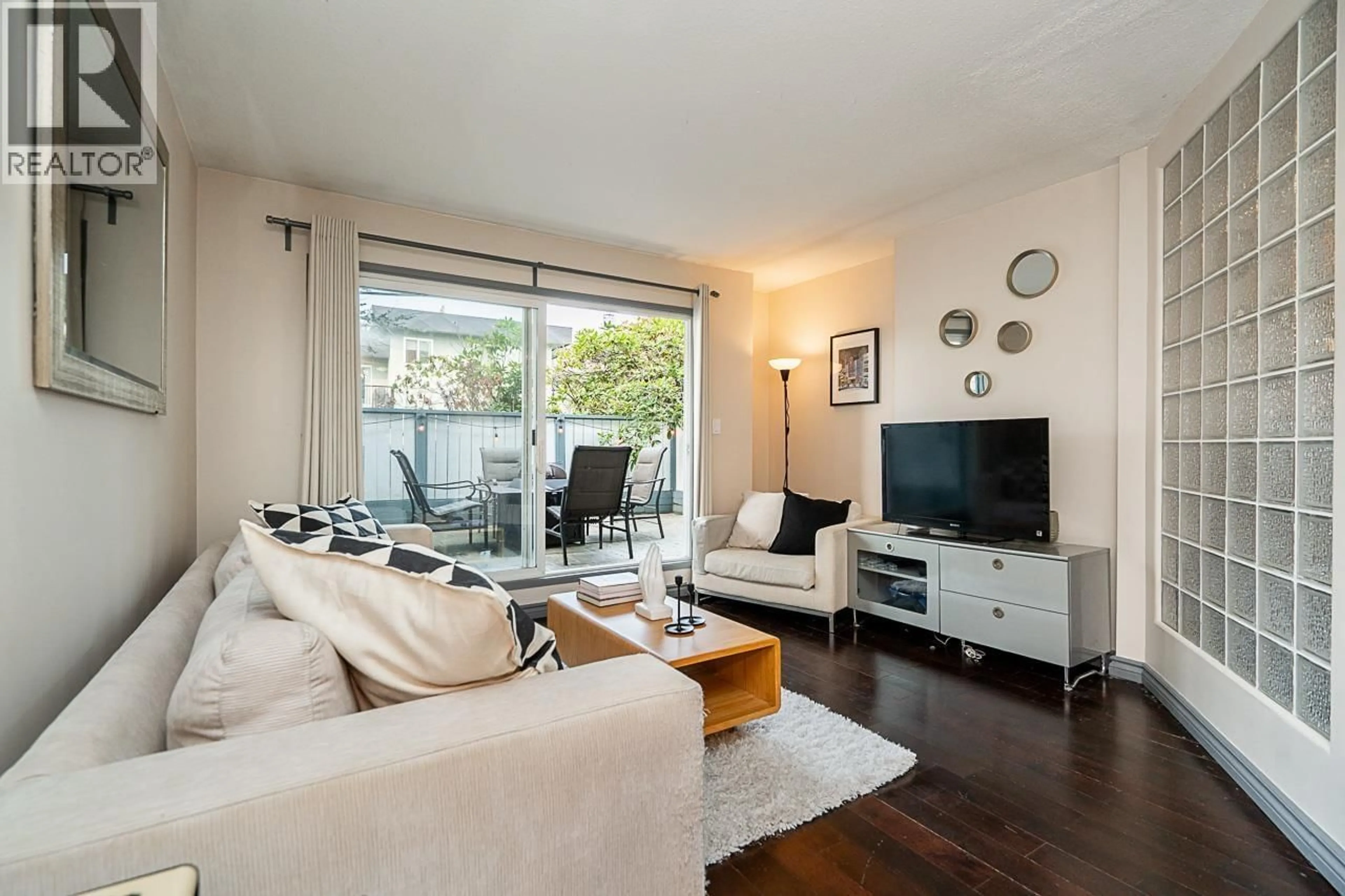Living room with furniture, wood/laminate floor for 105 - 2255 ETON STREET, Vancouver British Columbia V5L1C9
