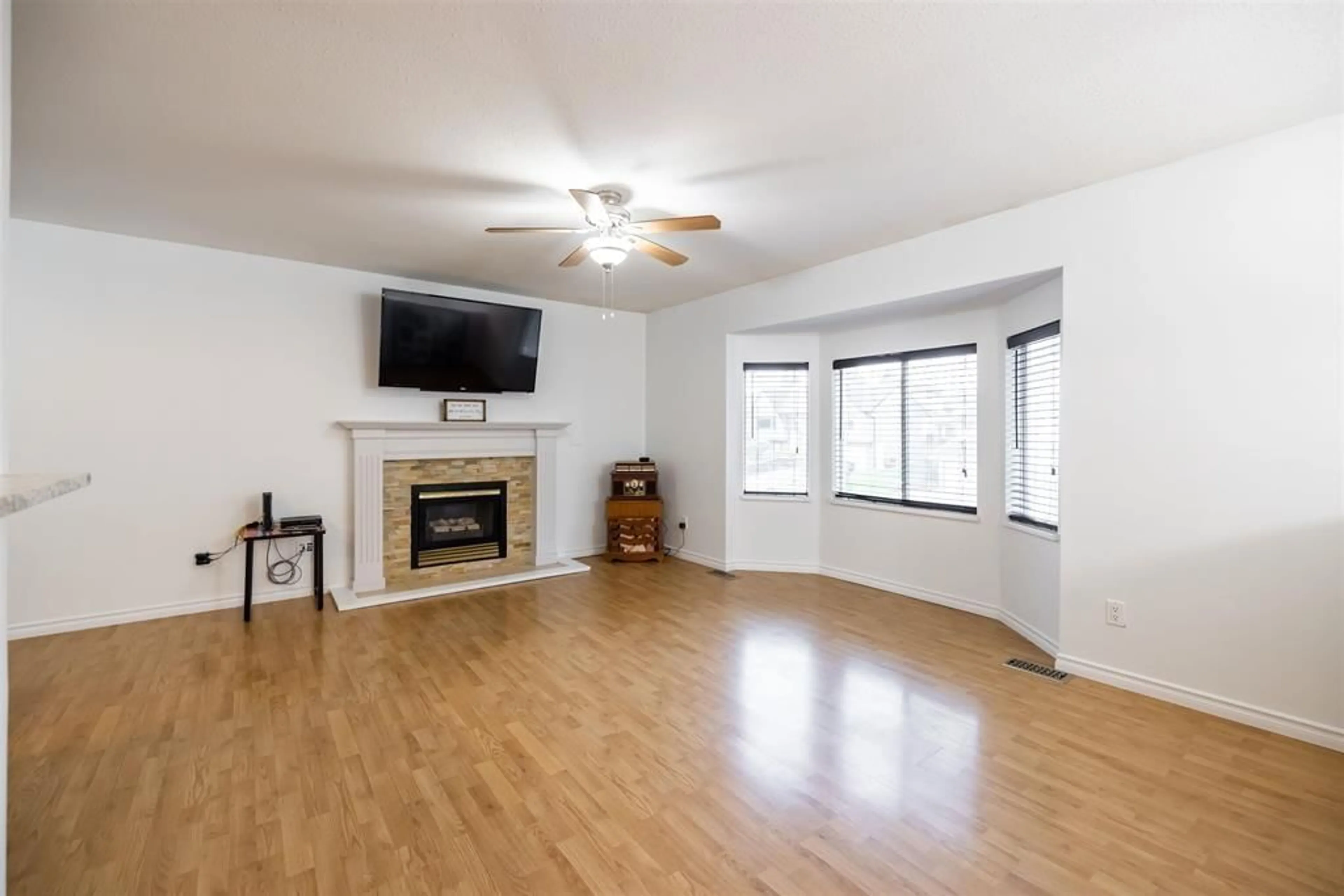 Living room with furniture, wood/laminate floor for 7732 PINTAIL, Mission British Columbia V2V6H3