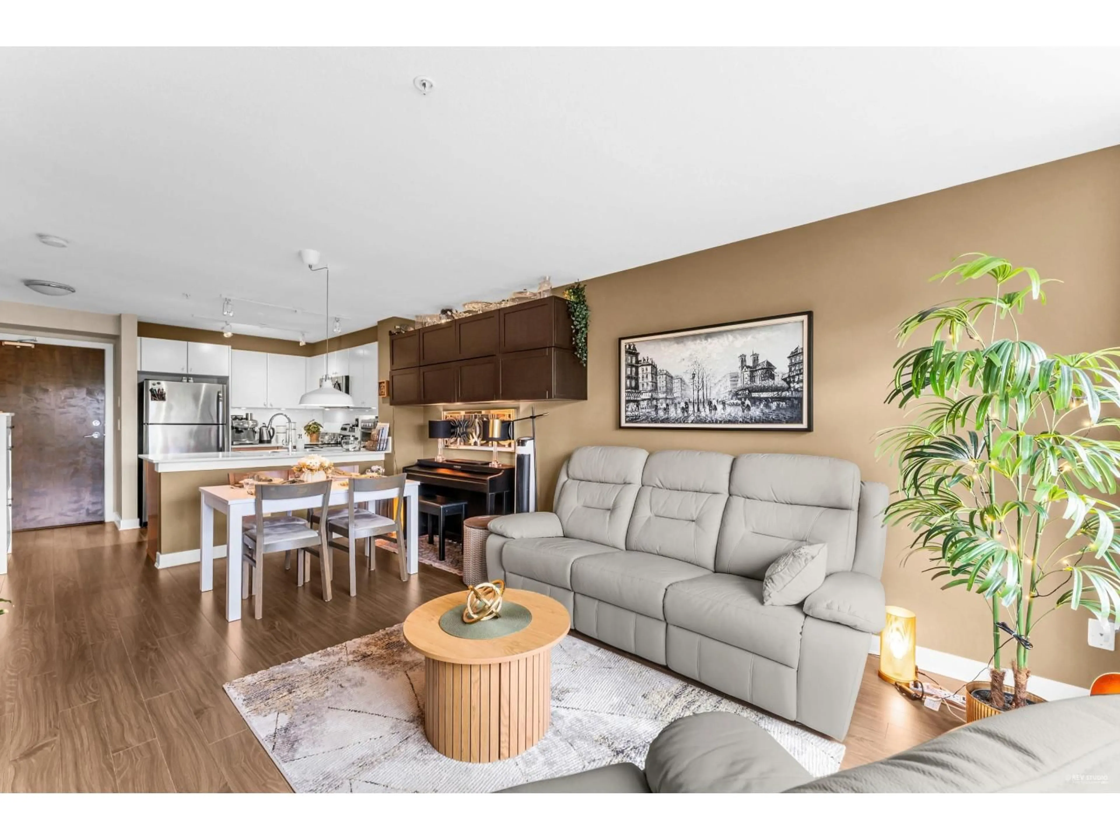 Living room with furniture, wood/laminate floor for 204 - 13740 75A, Surrey British Columbia V3W0E8