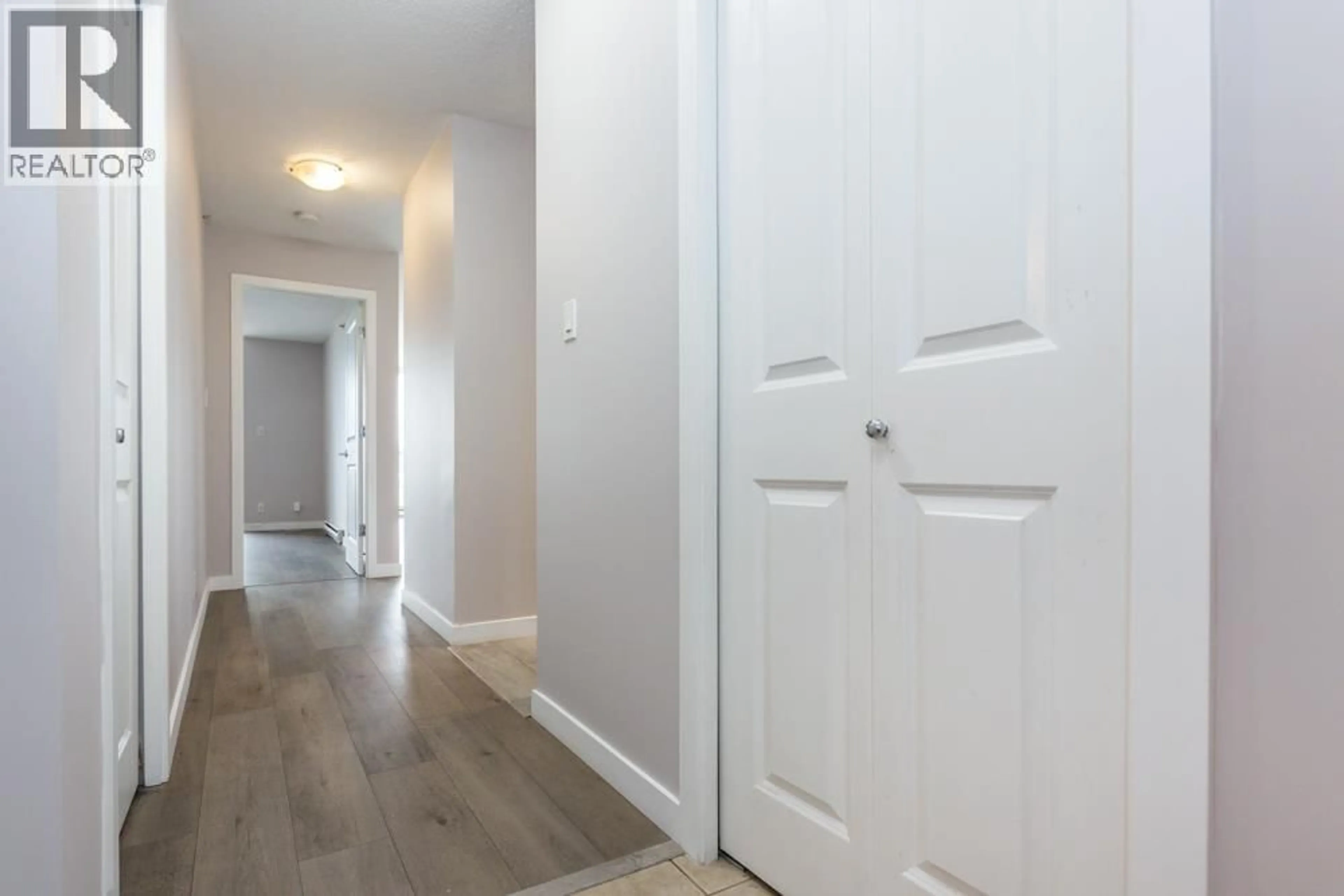 Indoor entryway for 1406 - 2088 MADISON AVENUE, Burnaby British Columbia V5C6T5