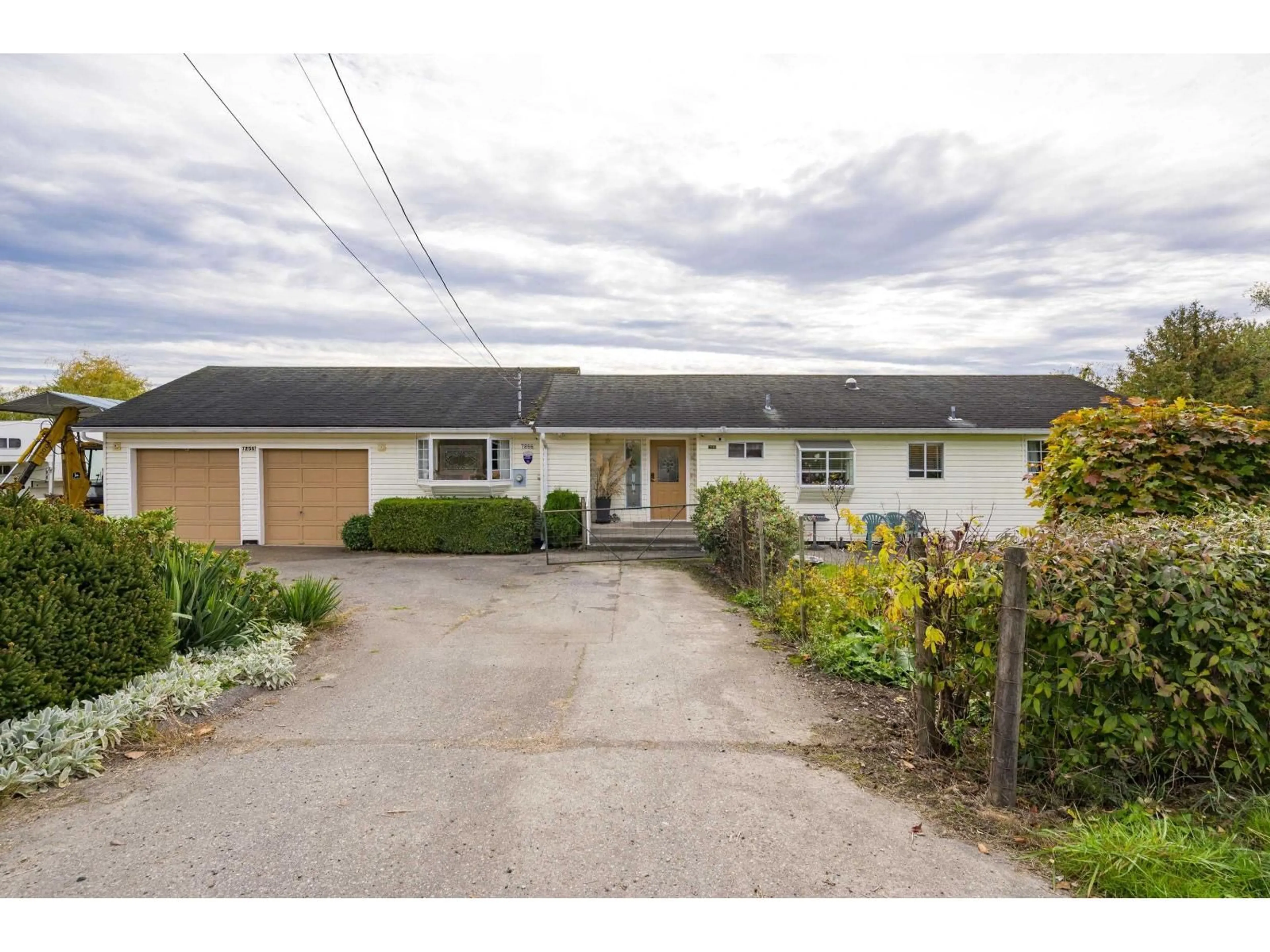 A pic from outside/outdoor area/front of a property/back of a property/a pic from drone, street for 7256 SMITH, Langley British Columbia V2Y2R4