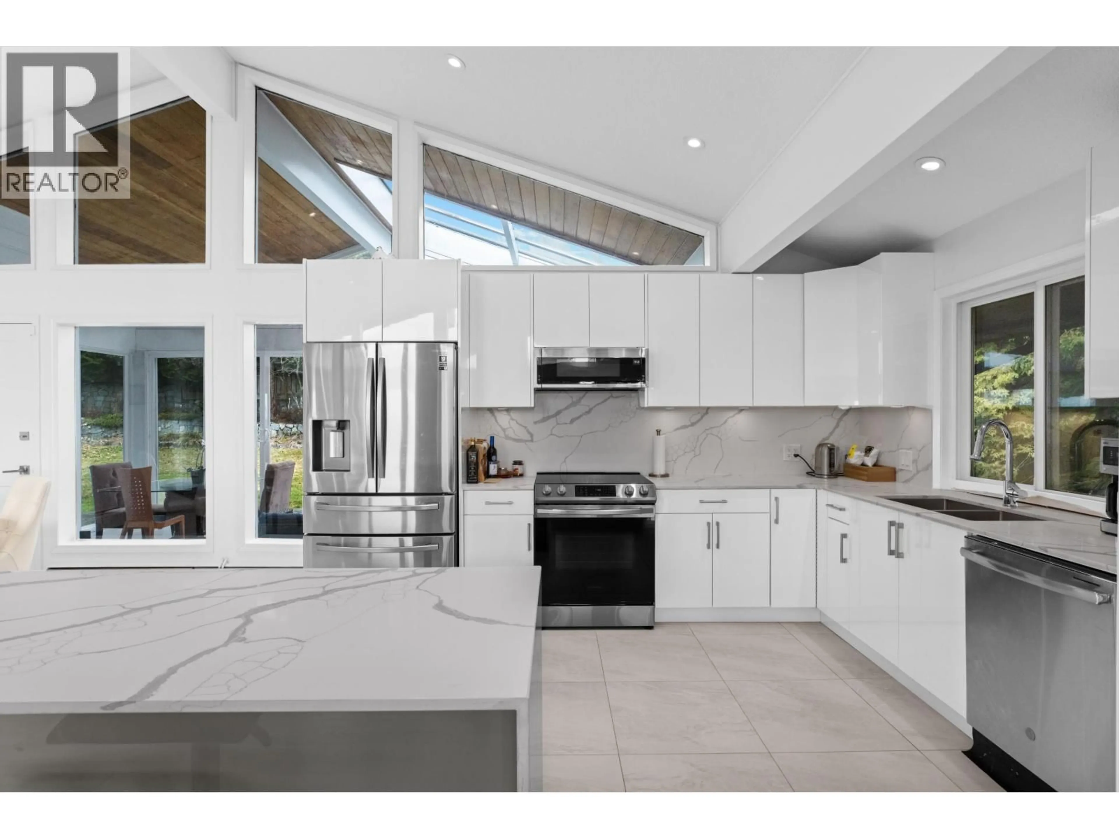 Contemporary kitchen, ceramic/tile floor for 1257 CHARTWELL PLACE, West Vancouver British Columbia V7S2S2