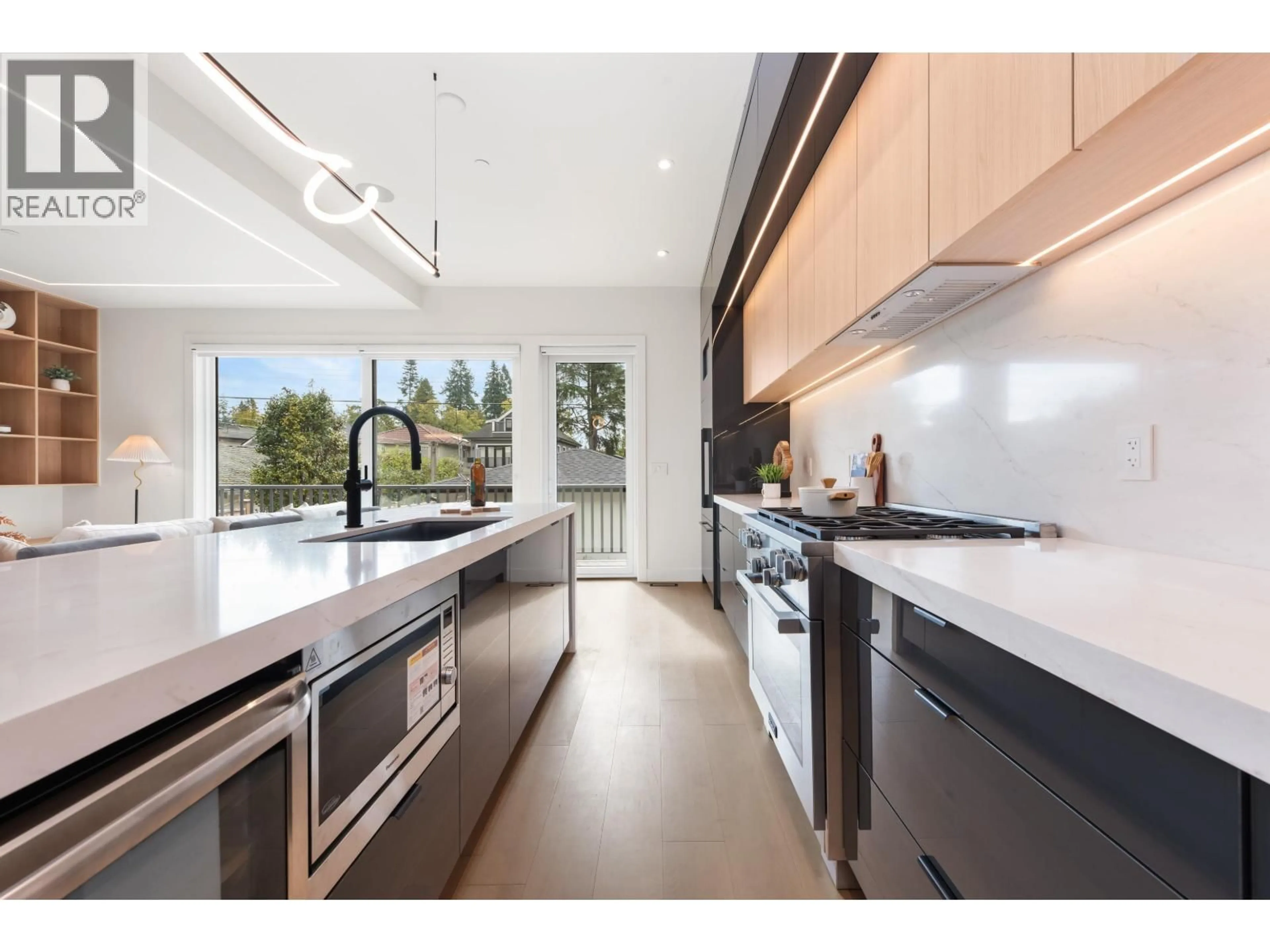 Contemporary kitchen, unknown for 2 - 3232 38TH AVENUE, Vancouver British Columbia V6N2X6