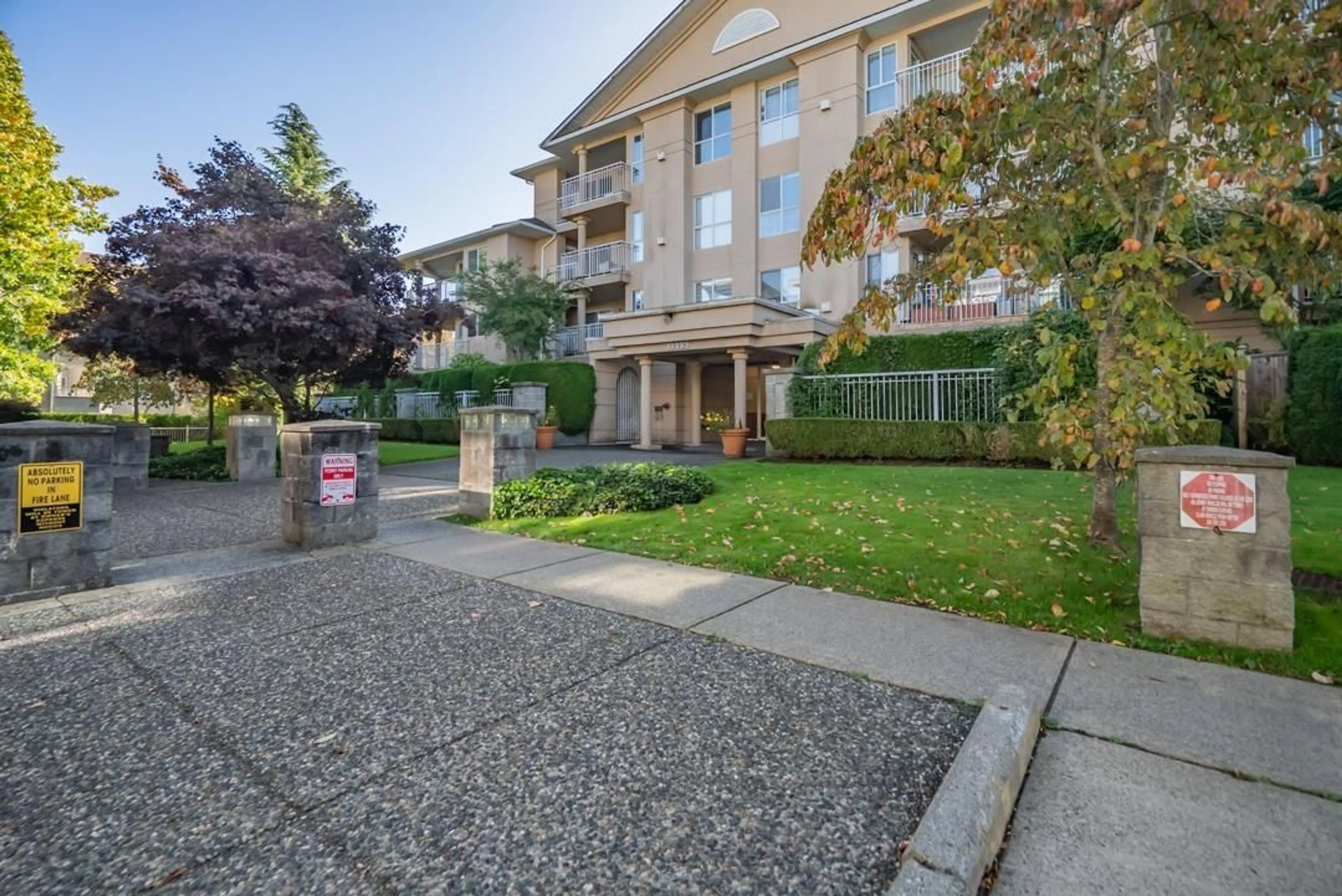 Patio, street for 203 - 13733 74, Surrey British Columbia V3W1B8