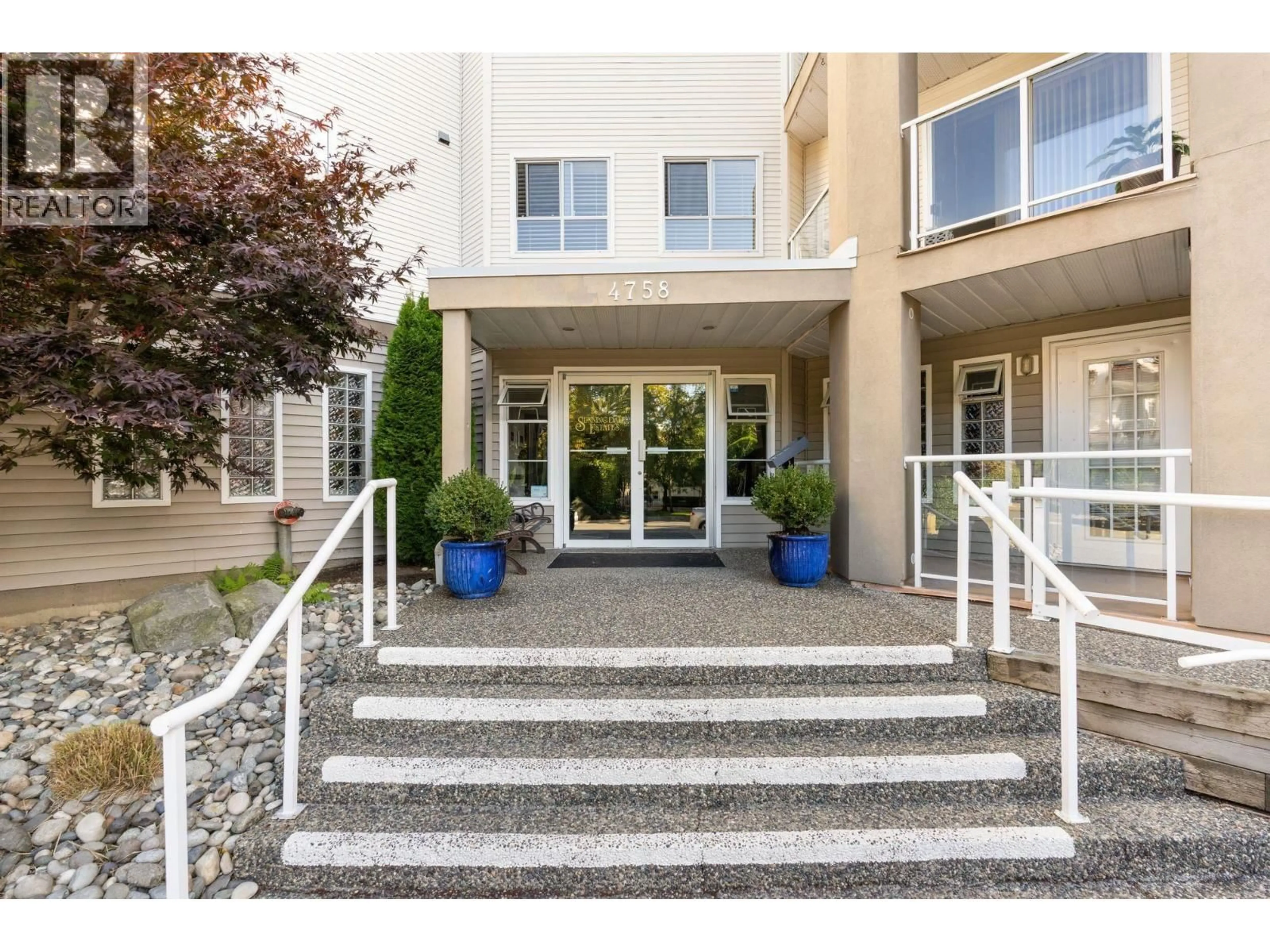 Indoor foyer for 307 - 4758 53 STREET, Delta British Columbia V4K2Z1
