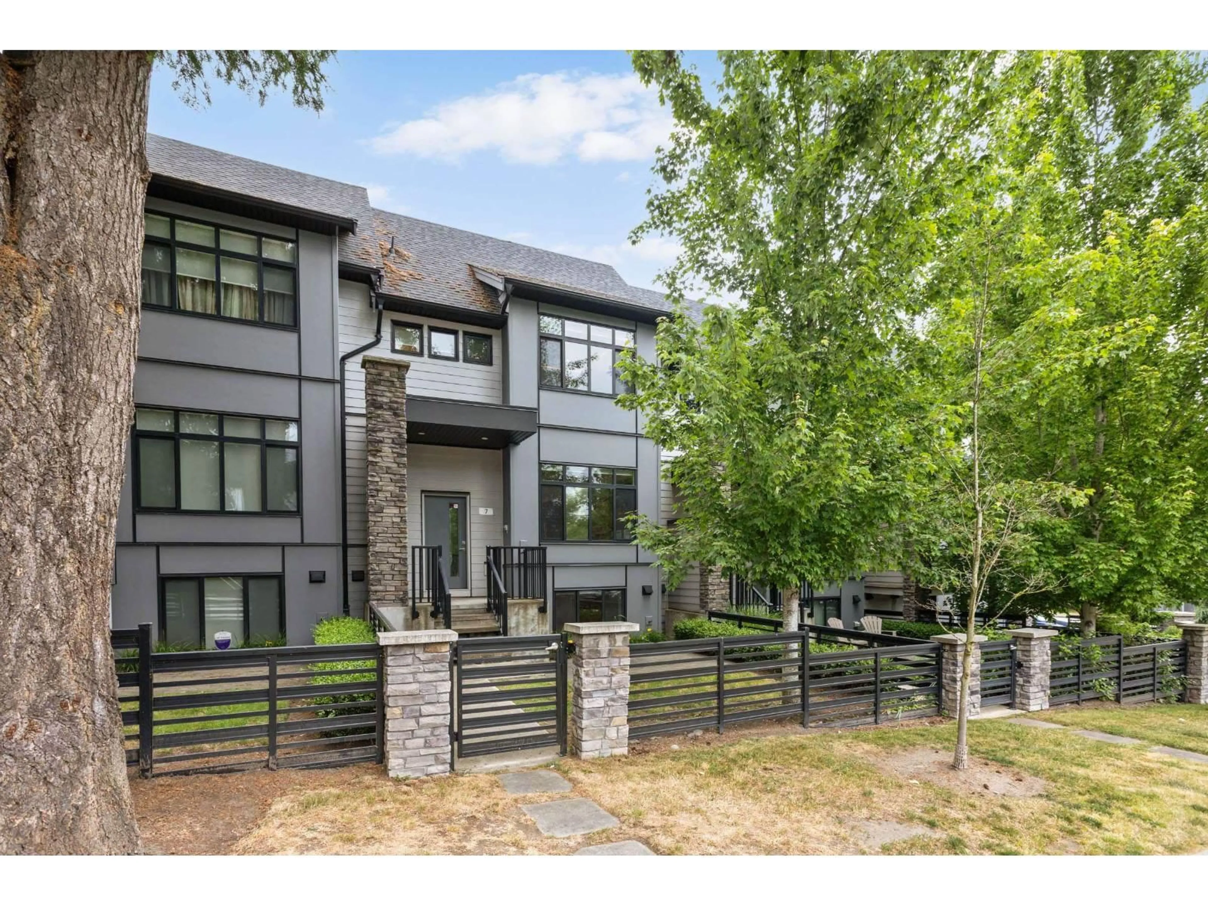 Home with brick exterior material, mountain view for 7 - 15177 60, Surrey British Columbia V3S7B3