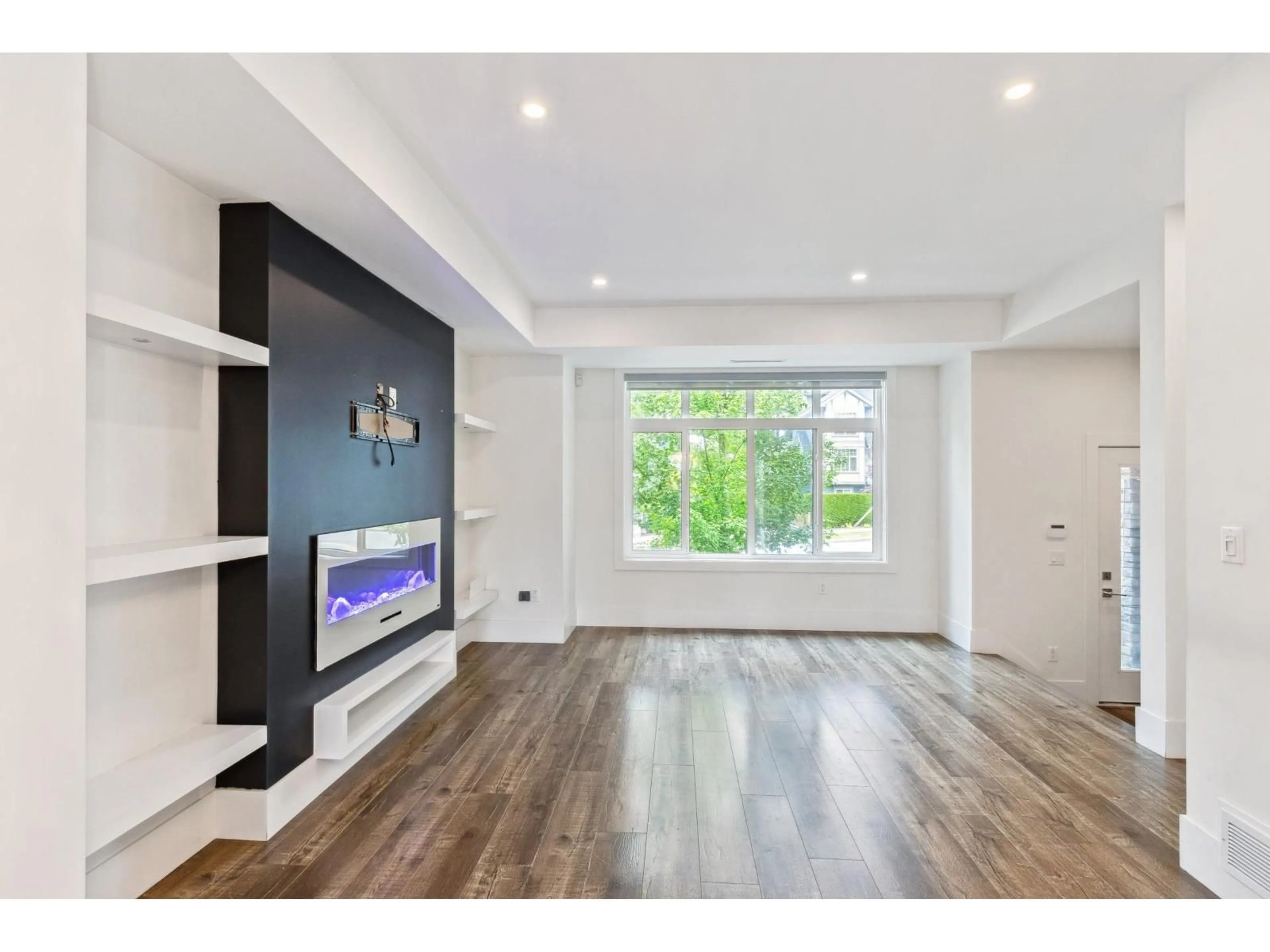 Home theater for 7 - 15177 60, Surrey British Columbia V3S7B3