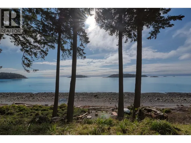 6437 SUNSHINE COAST HIGHWAY, Sechelt 4