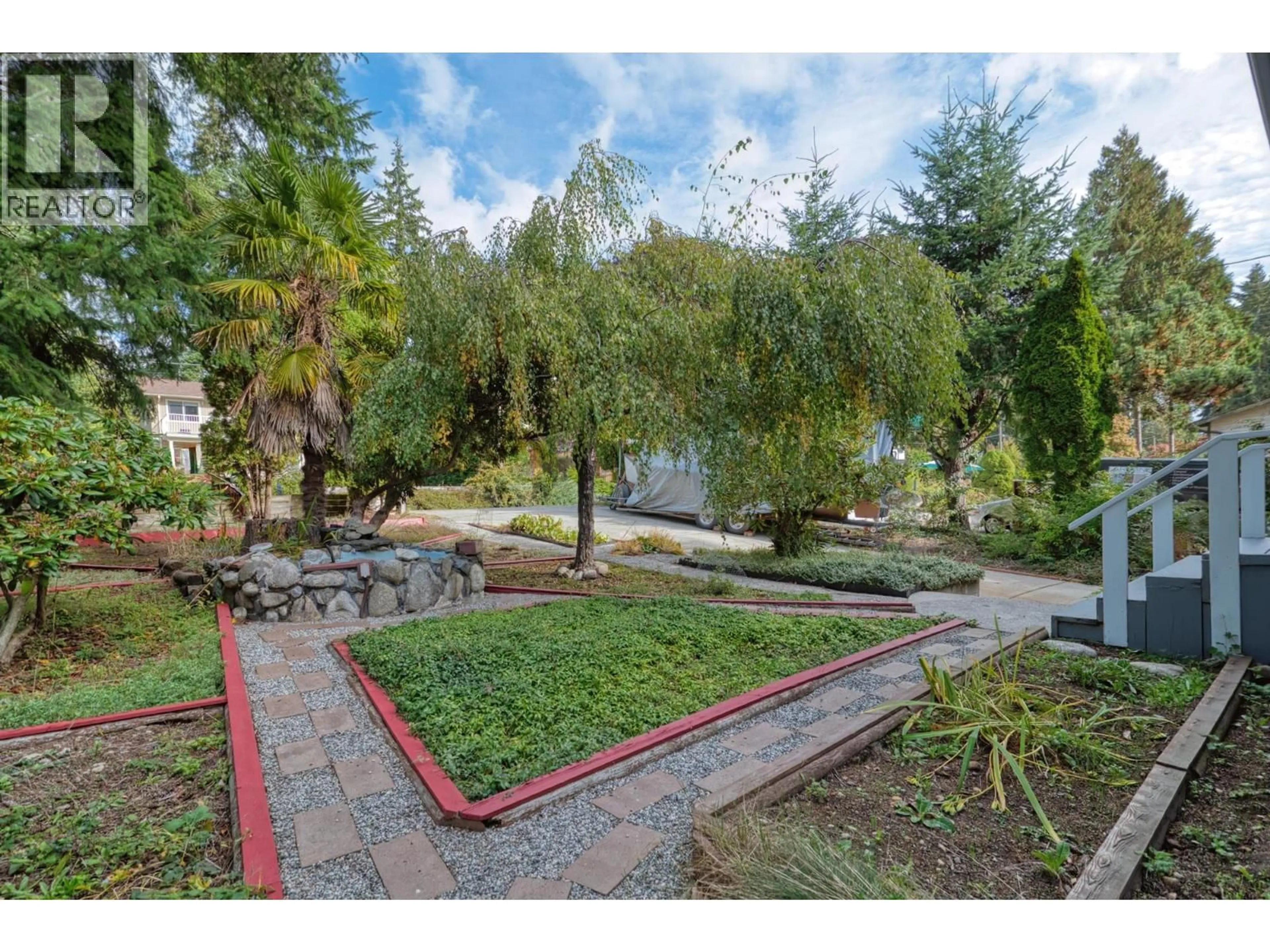 Patio, street for 1067 FIRCREST ROAD, Gibsons British Columbia V0N1V4