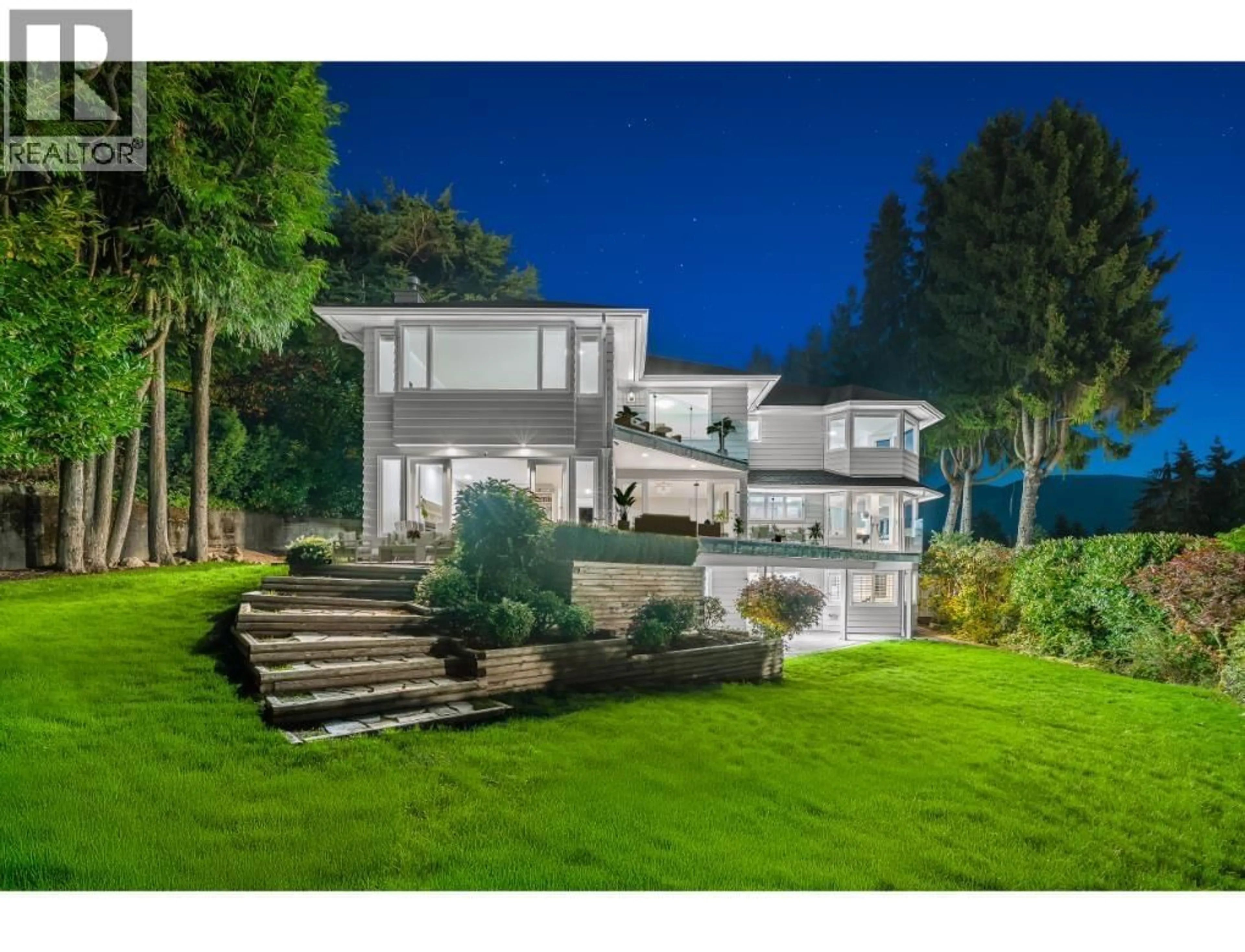 A pic from outside/outdoor area/front of a property/back of a property/a pic from drone, mountain view for 816 ANDERSON CRESCENT, West Vancouver British Columbia V7T1S7