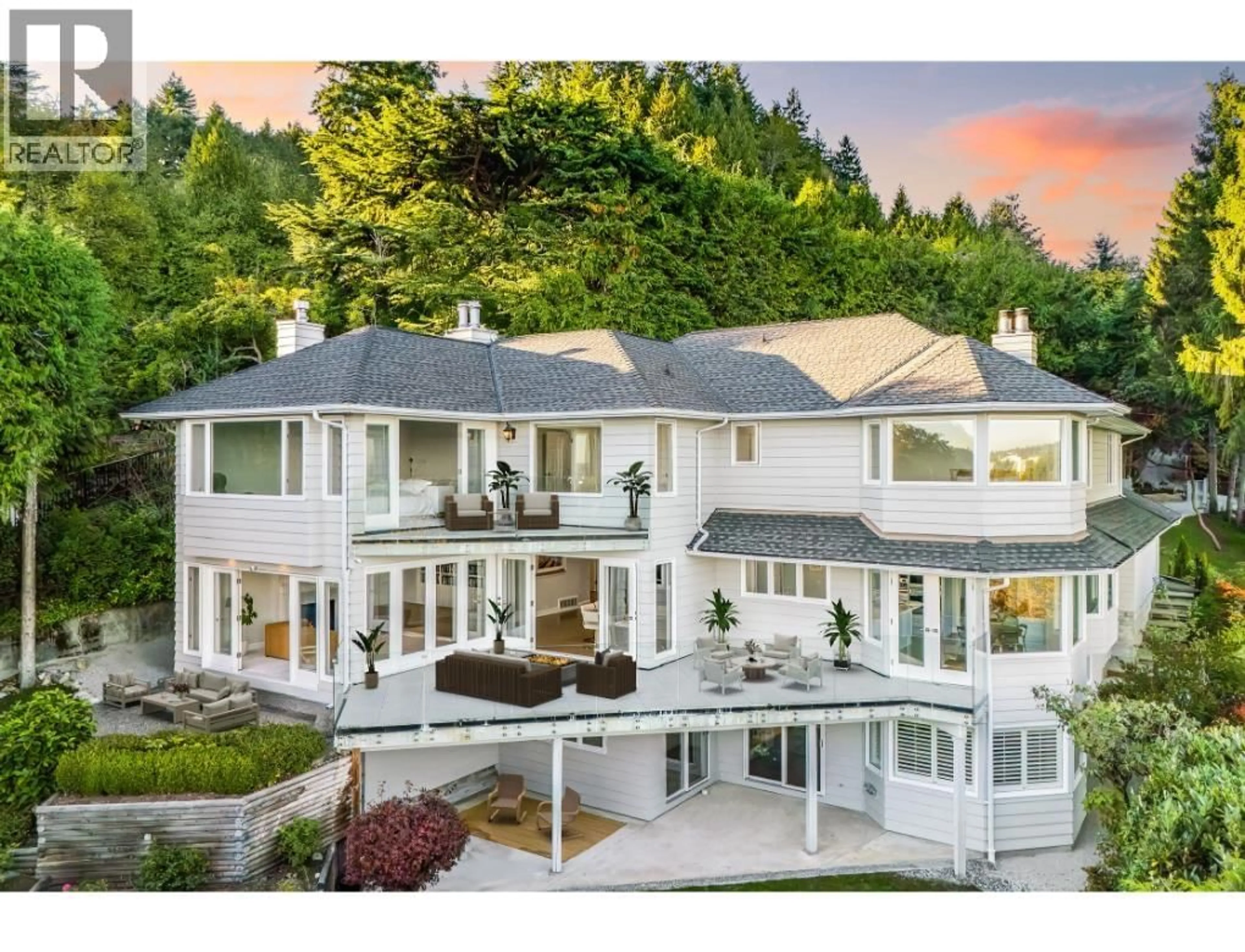 A pic from outside/outdoor area/front of a property/back of a property/a pic from drone, mountain view for 816 ANDERSON CRESCENT, West Vancouver British Columbia V7T1S7