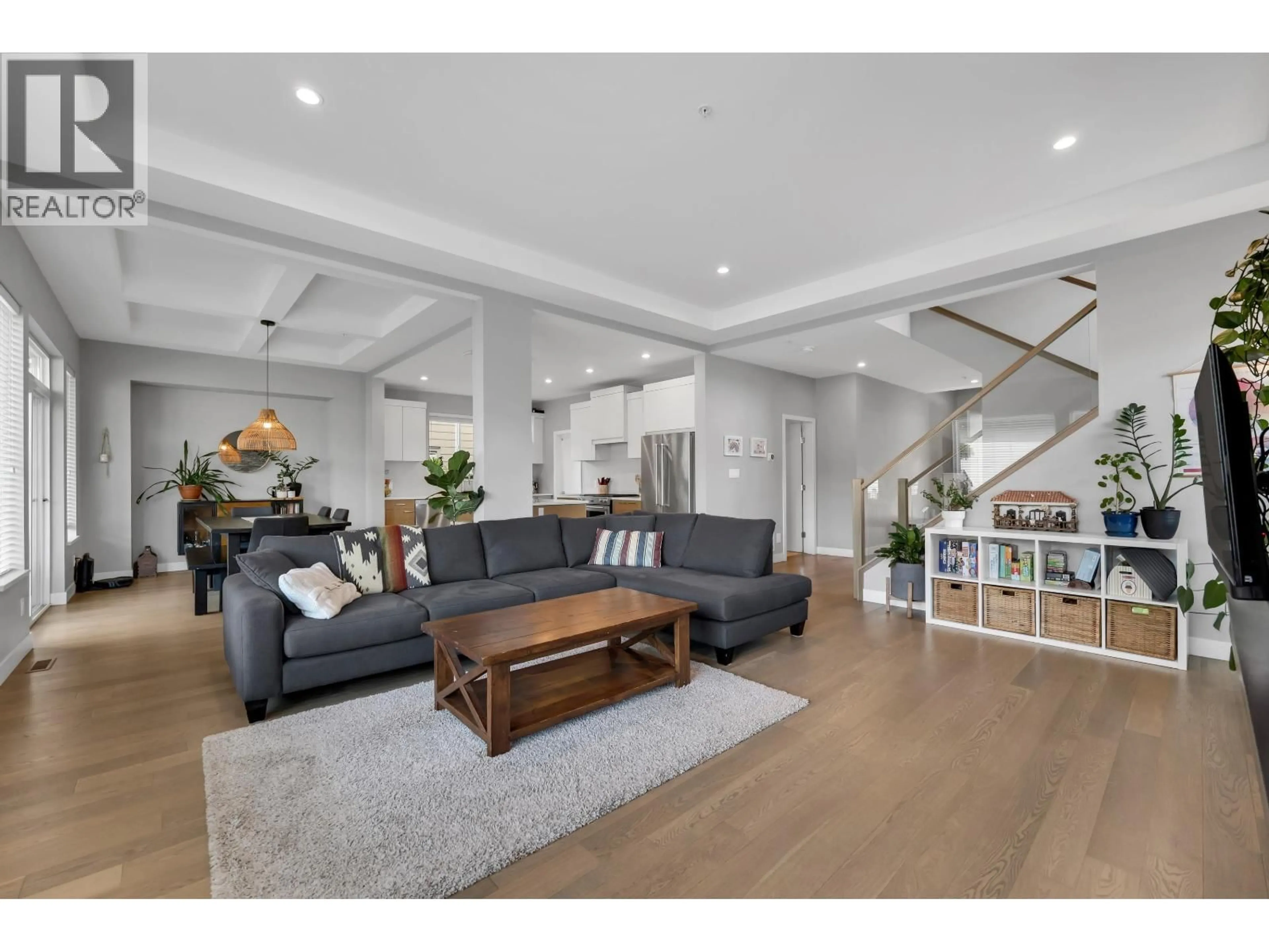 Living room with furniture, unknown for 39262 FALCON CRESCENT, Squamish British Columbia V8B0V8