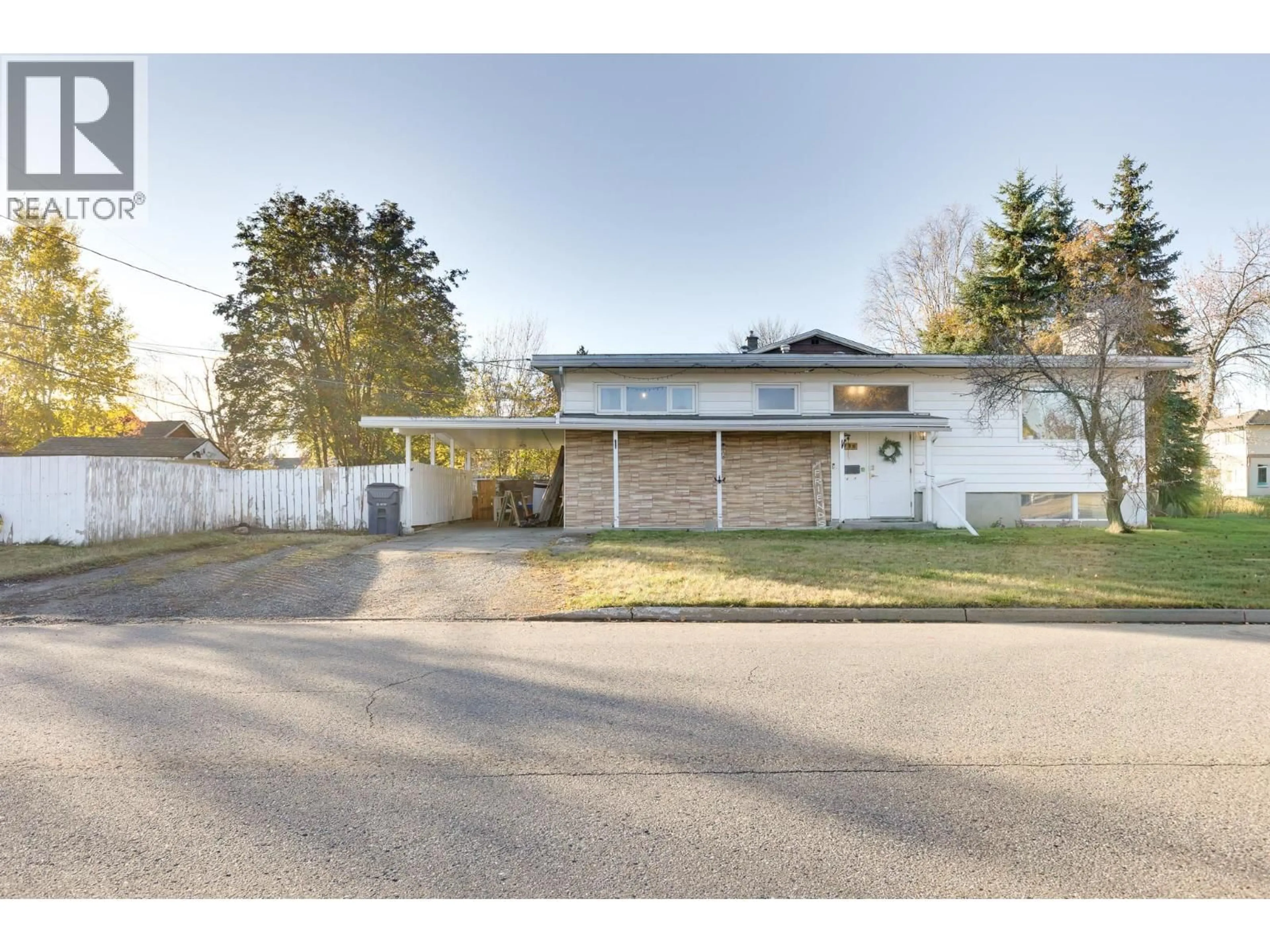 A pic from outside/outdoor area/front of a property/back of a property/a pic from drone, street for 196 NICHOLSON STREET, Prince George British Columbia V2M3G9