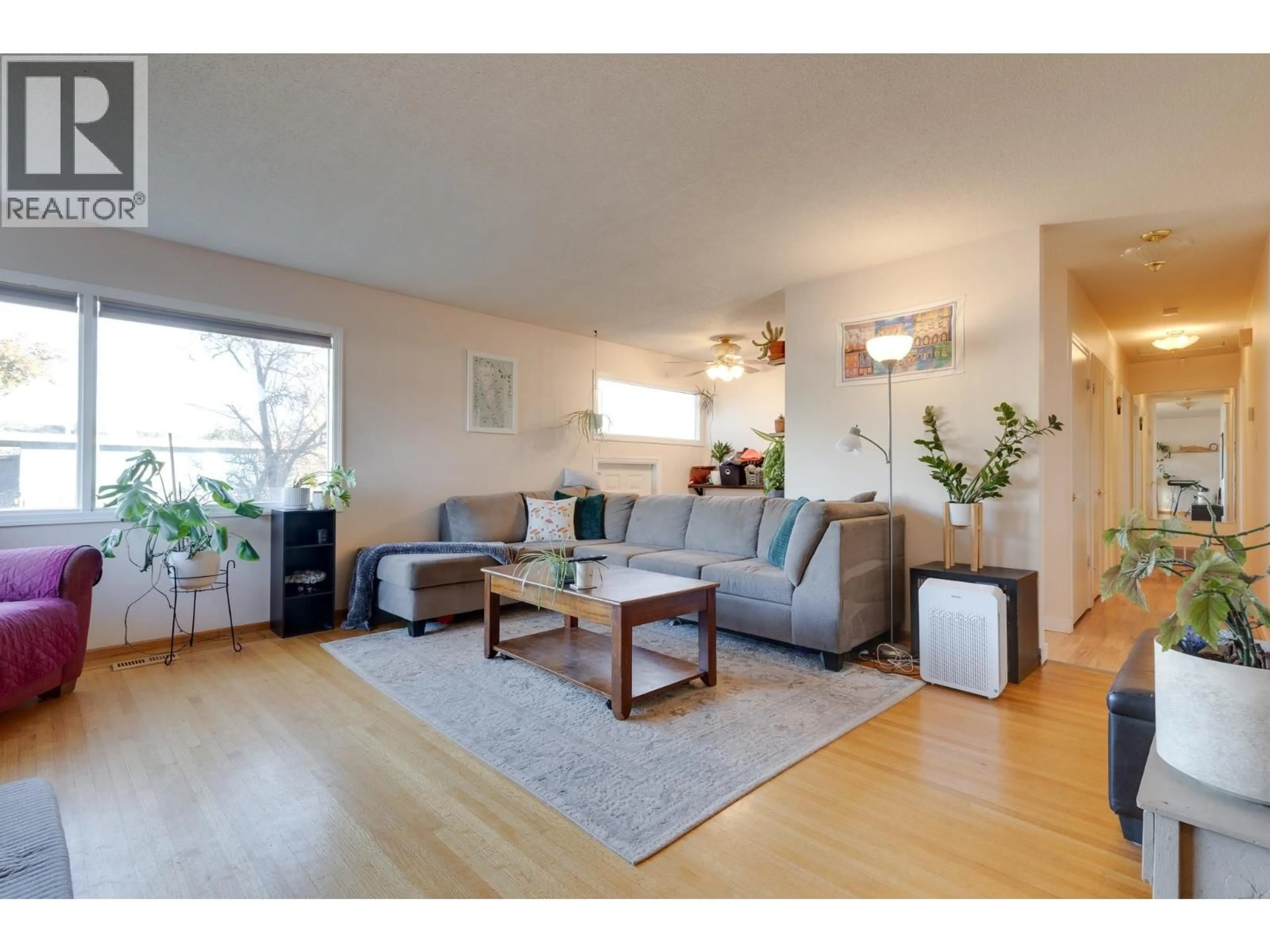 Living room with furniture, wood/laminate floor for 196 NICHOLSON STREET, Prince George British Columbia V2M3G9