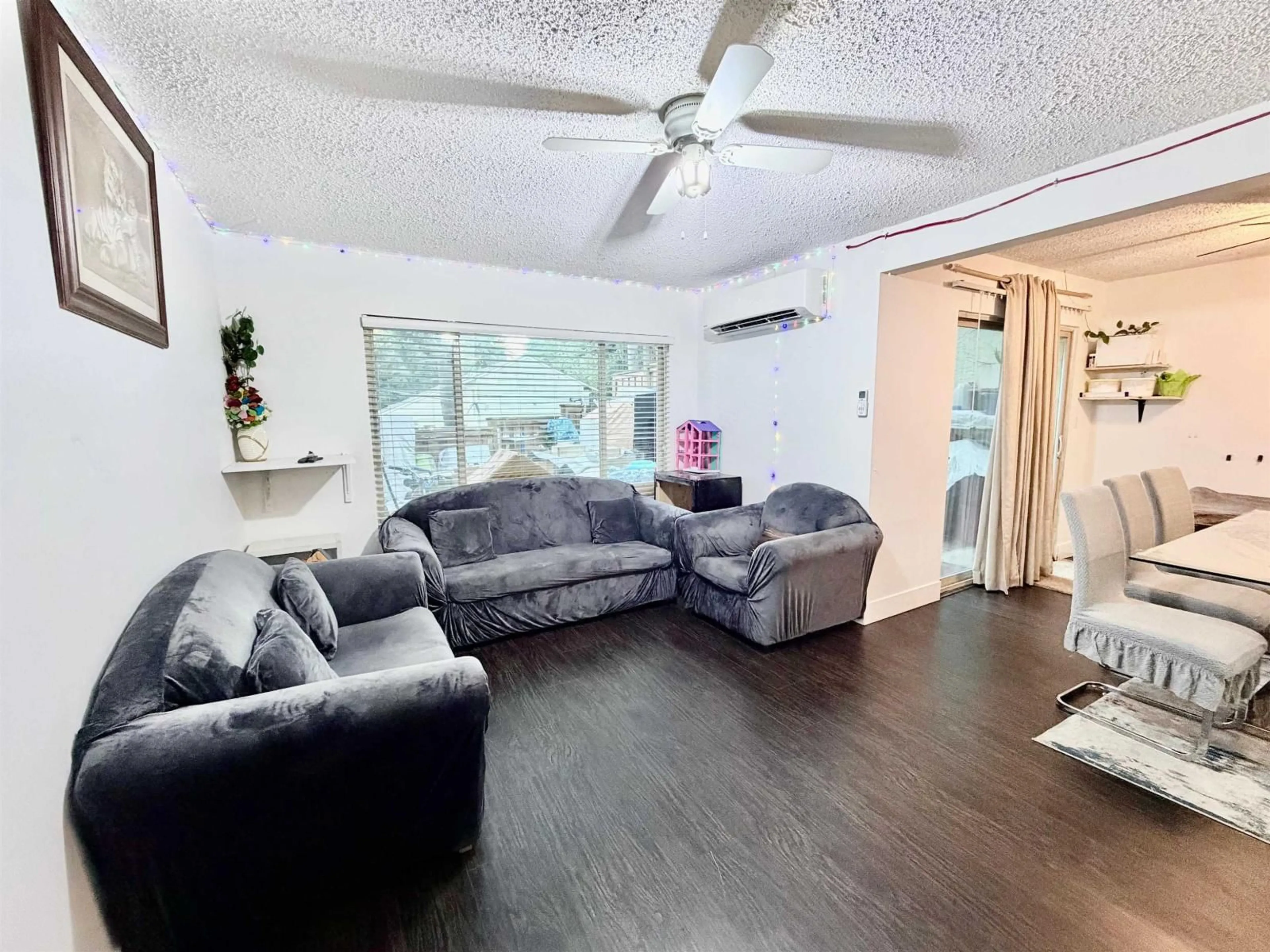 Living room with furniture, unknown for 22 - 3075 TRETHEWEY, Abbotsford British Columbia V2T3R4