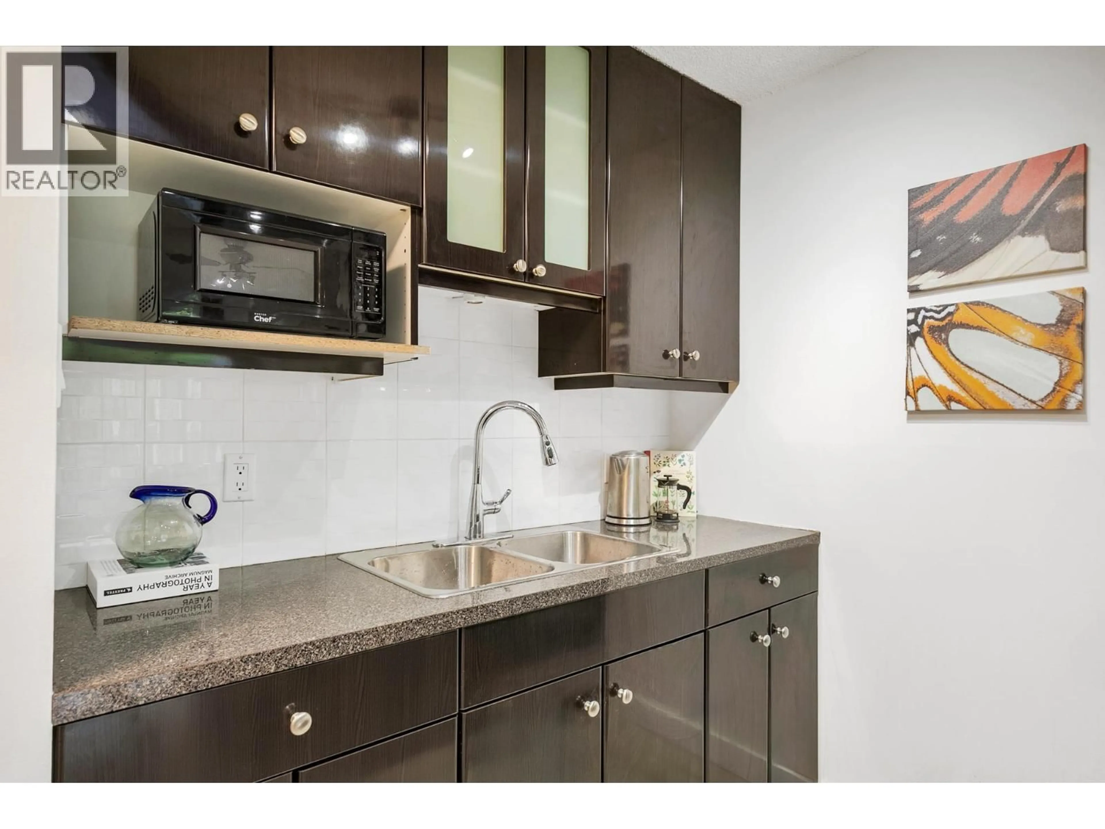 Standard kitchen, ceramic/tile floor for 904 - 2012 FULLERTON AVENUE, North Vancouver British Columbia V7P3E3