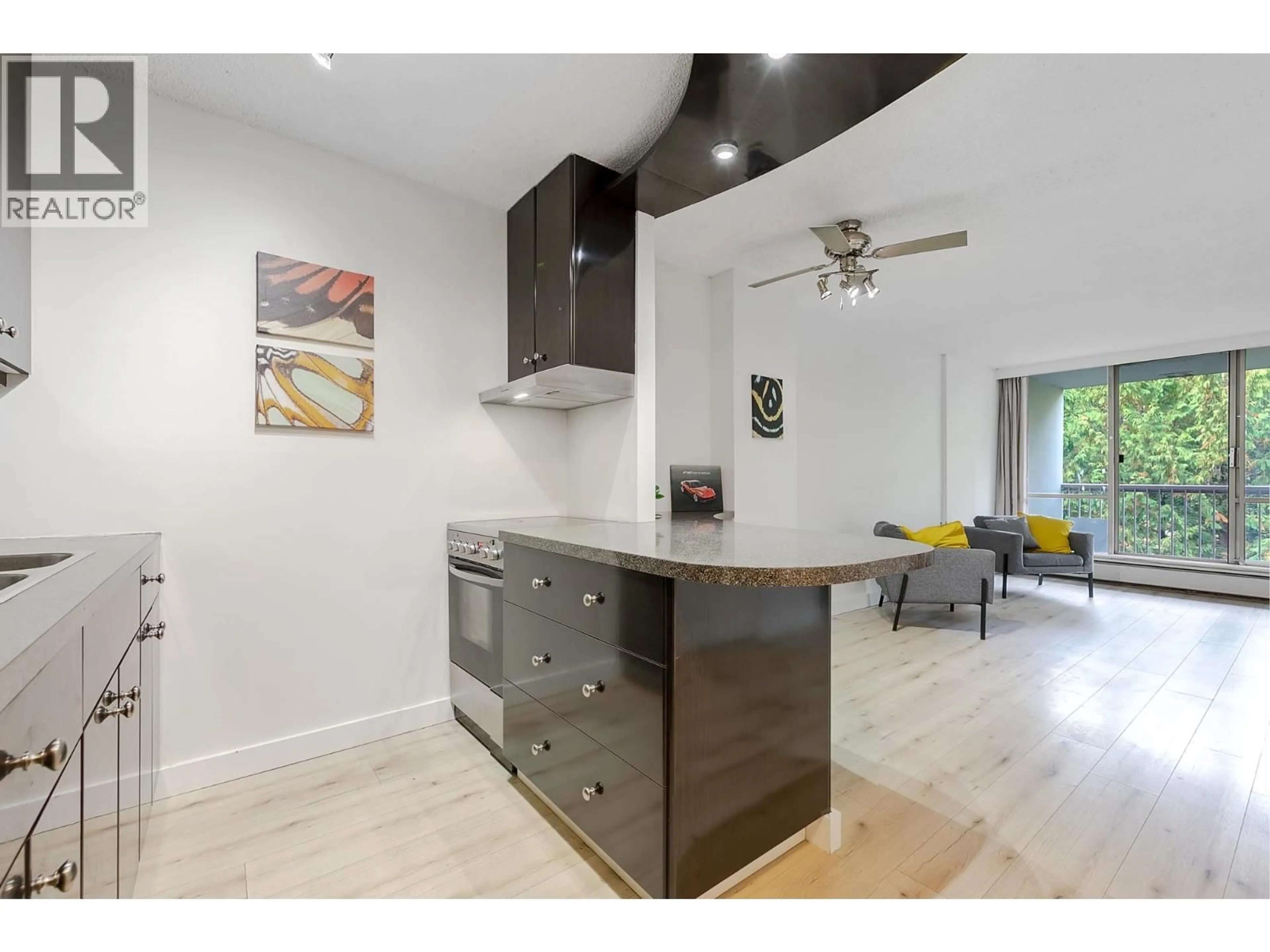 Open concept kitchen, unknown for 904 - 2012 FULLERTON AVENUE, North Vancouver British Columbia V7P3E3