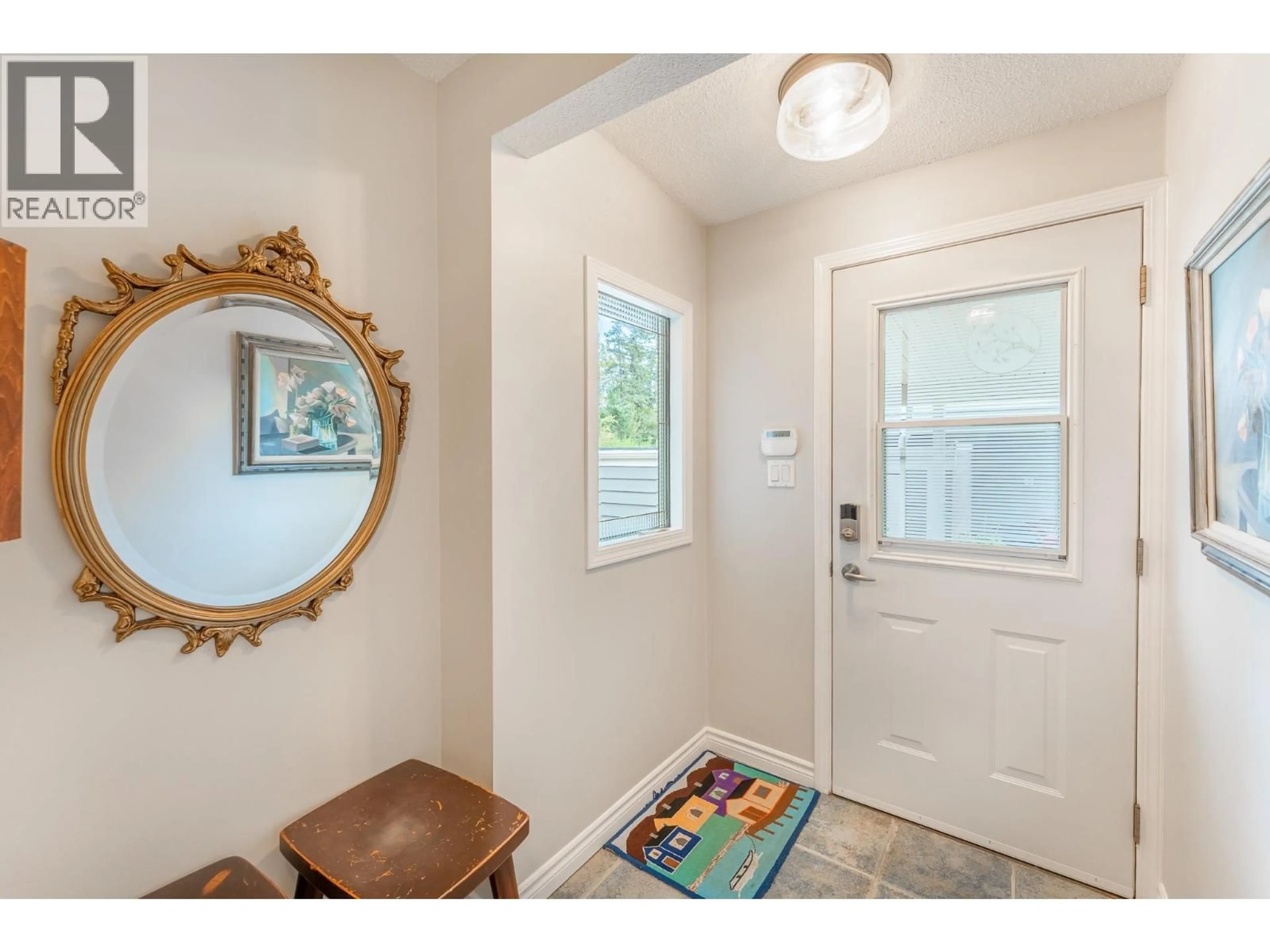 Indoor entryway for 2700 HAMMOND AVENUE, Prince George British Columbia V2M1A5