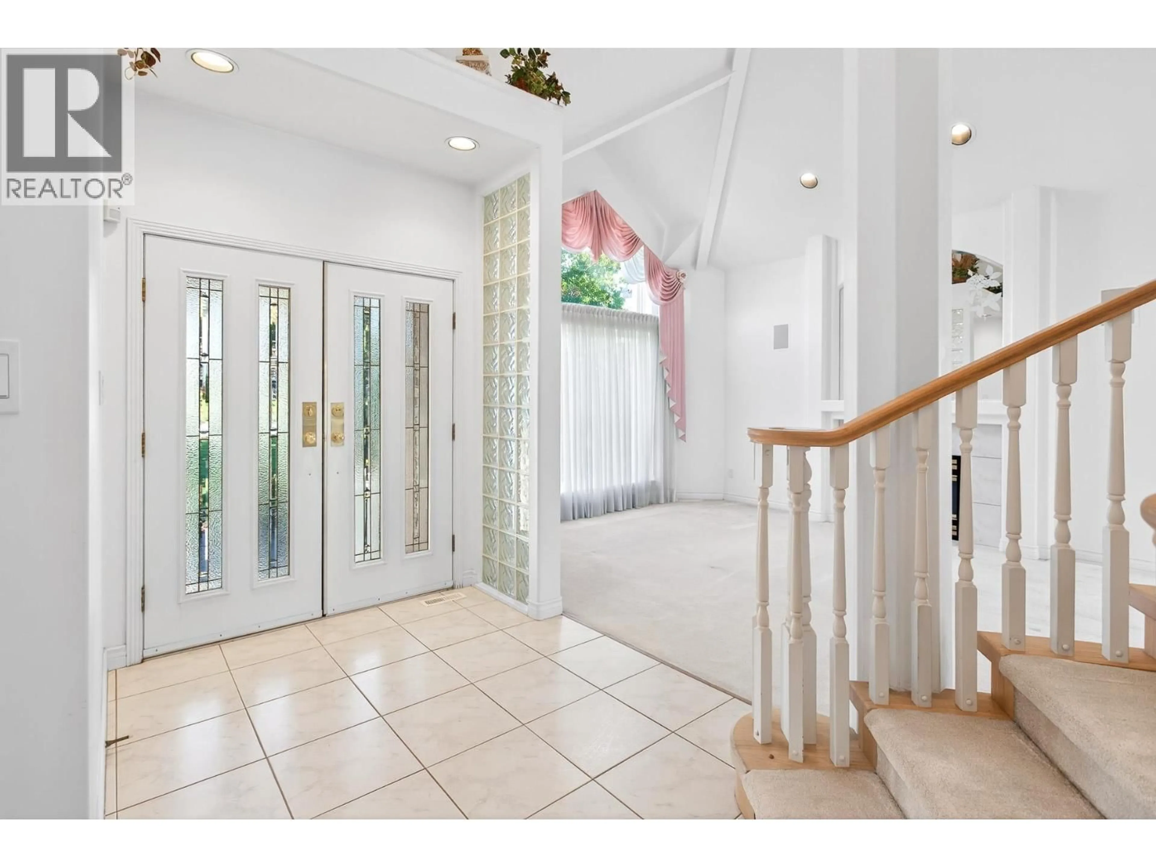 Indoor foyer for 2643 FORTRESS DRIVE, Port Coquitlam British Columbia V3C6G7